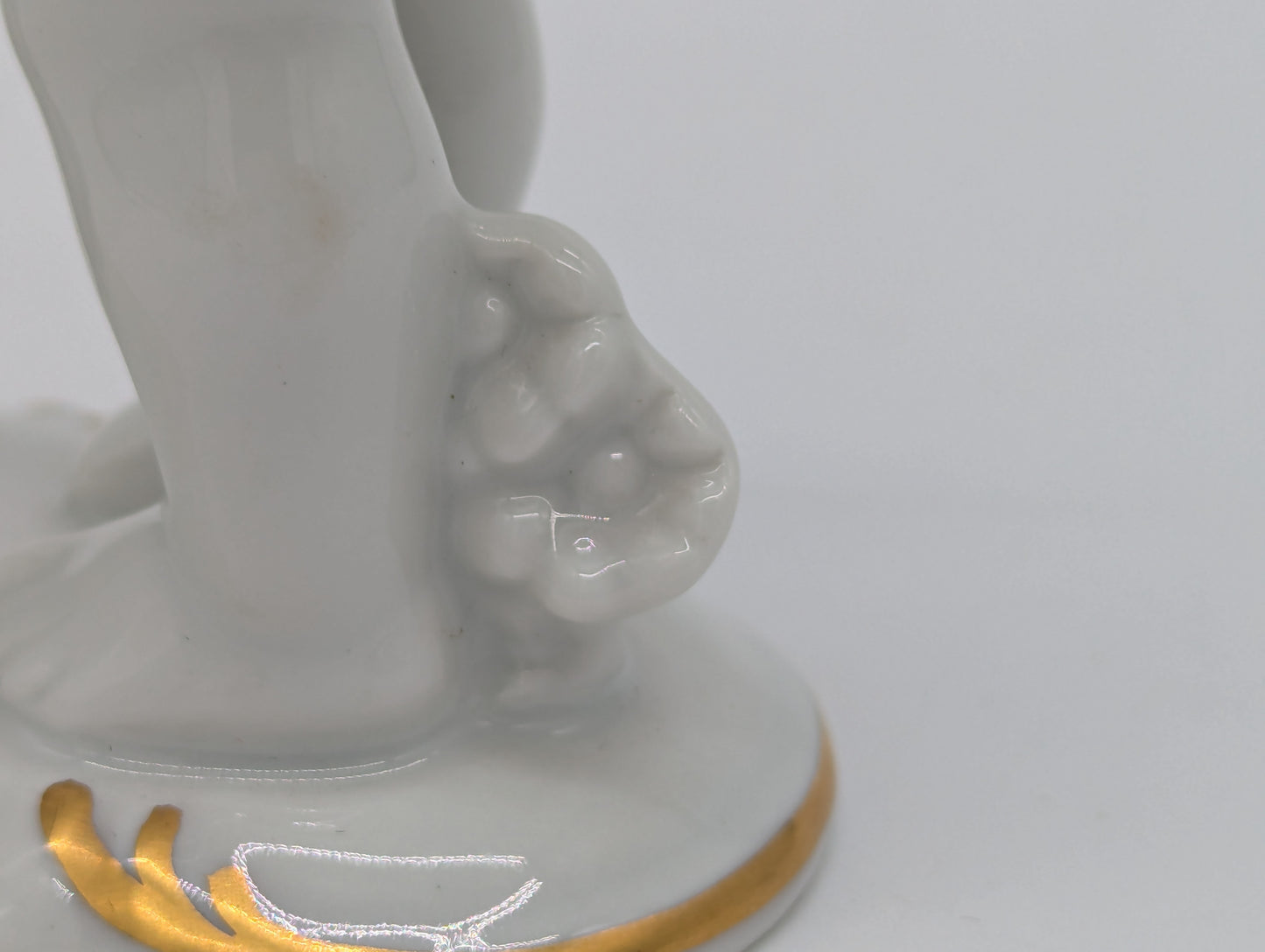 Gerold Porzellanfigur Kind mit Enten Weißporzellan Gold Akzente