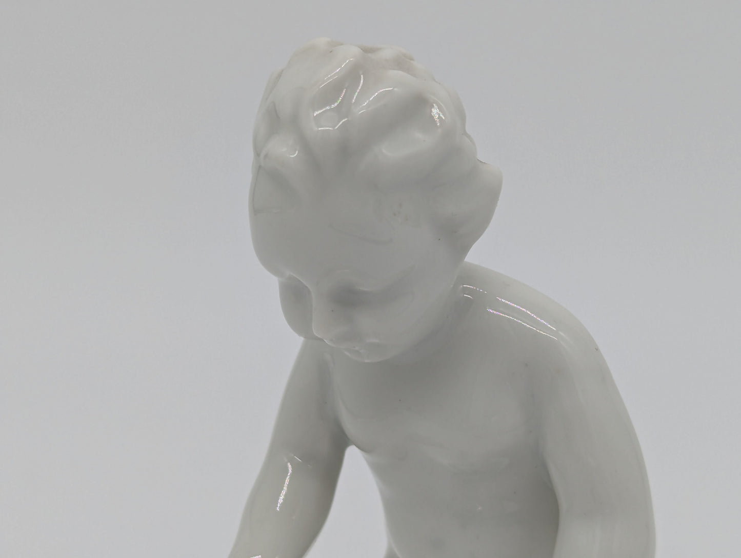 Gerold Porzellanfigur Kind mit Enten Weißporzellan Gold Akzente