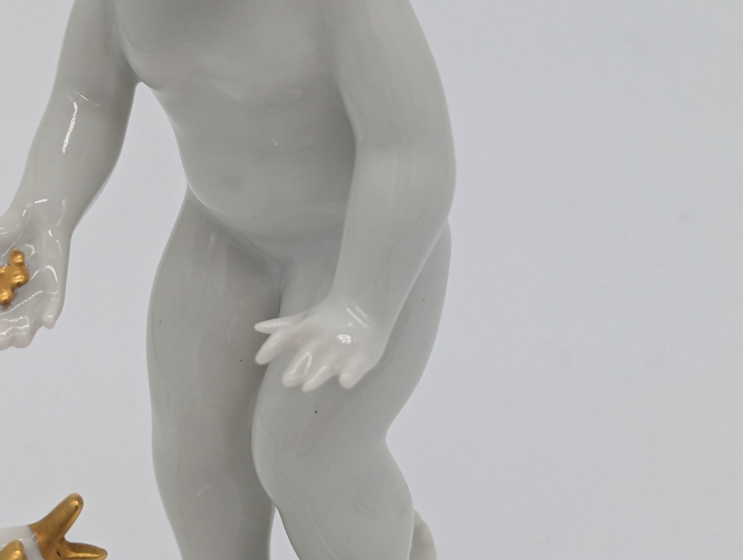 Gerold Porzellanfigur Kind mit Enten Weißporzellan Gold Akzente