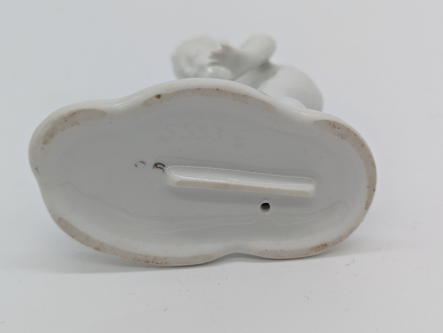 Gerold Porzellanfigur Kind mit Enten Weißporzellan Gold Akzente