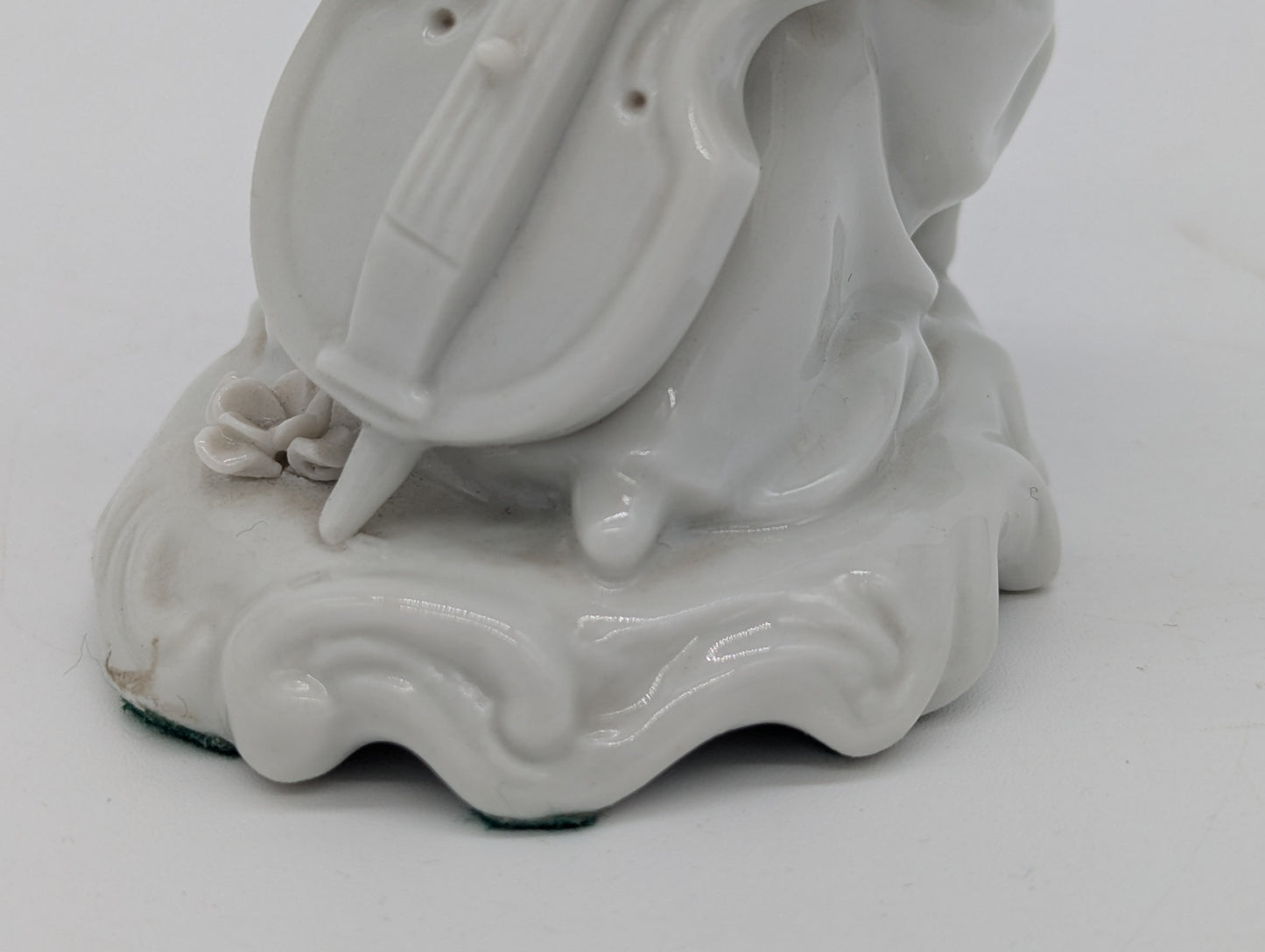 Aelteste Volkstedt Porzellanfigur Dame mit Cello Spitzenporzellan Figur