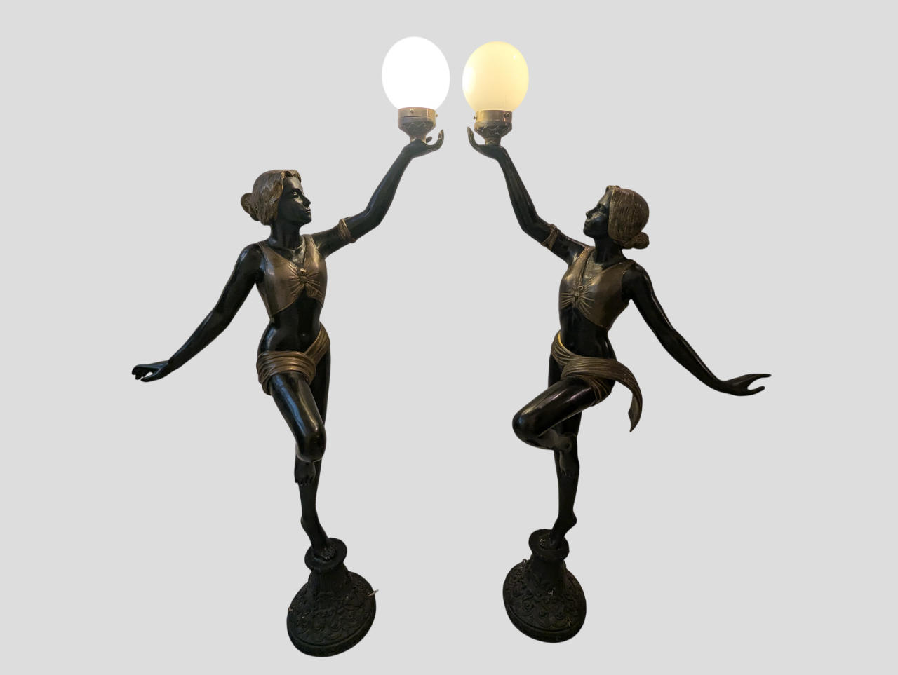 Paar Art Deco Bronze Lampen Tänzerinnen Figuren Lebensgroß