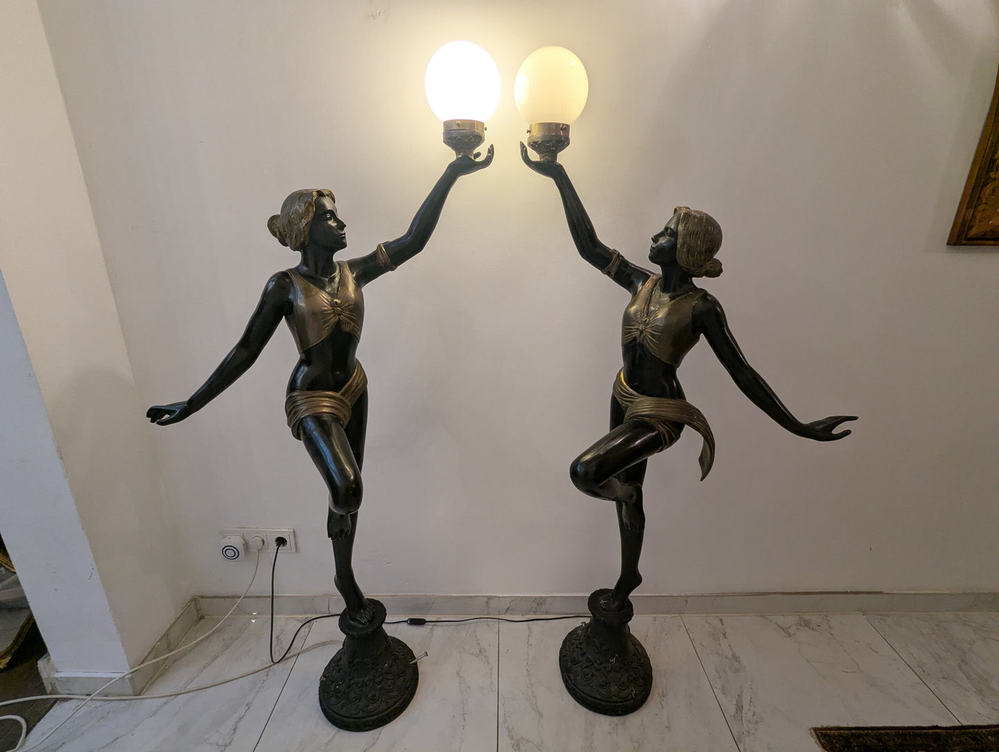 Paar Art Deco Bronze Lampen Tänzerinnen Figuren Lebensgroß