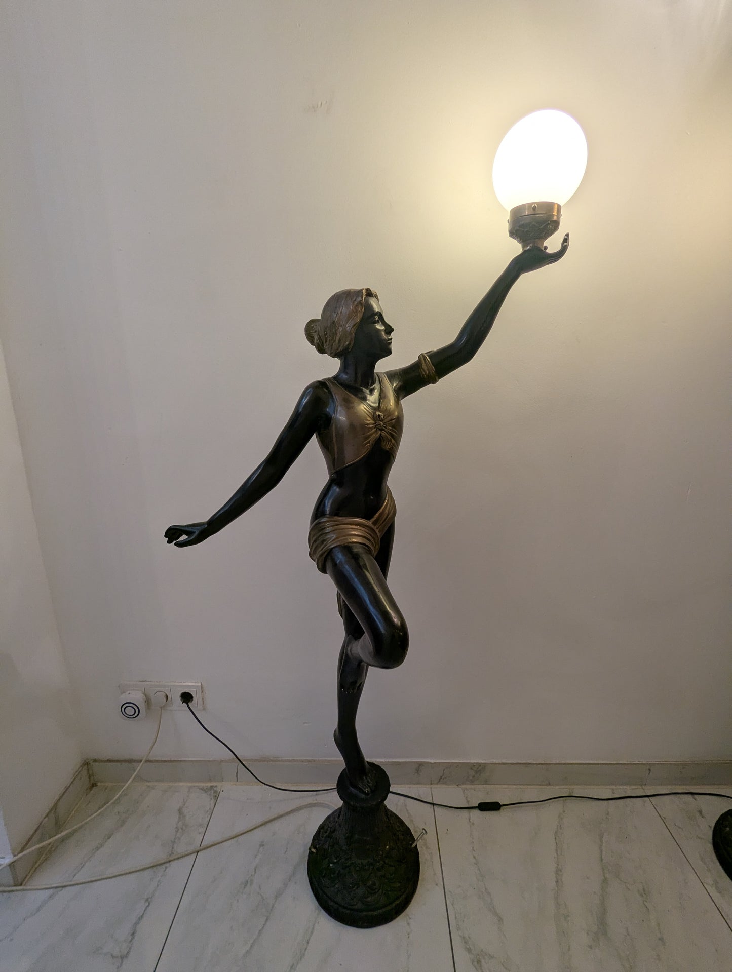 Paar Art Deco Bronze Lampen Tänzerinnen Figuren Lebensgroß