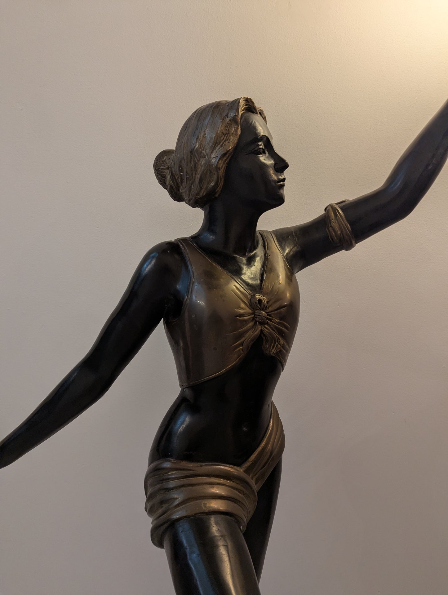 Paar Art Deco Bronze Lampen Tänzerinnen Figuren Lebensgroß
