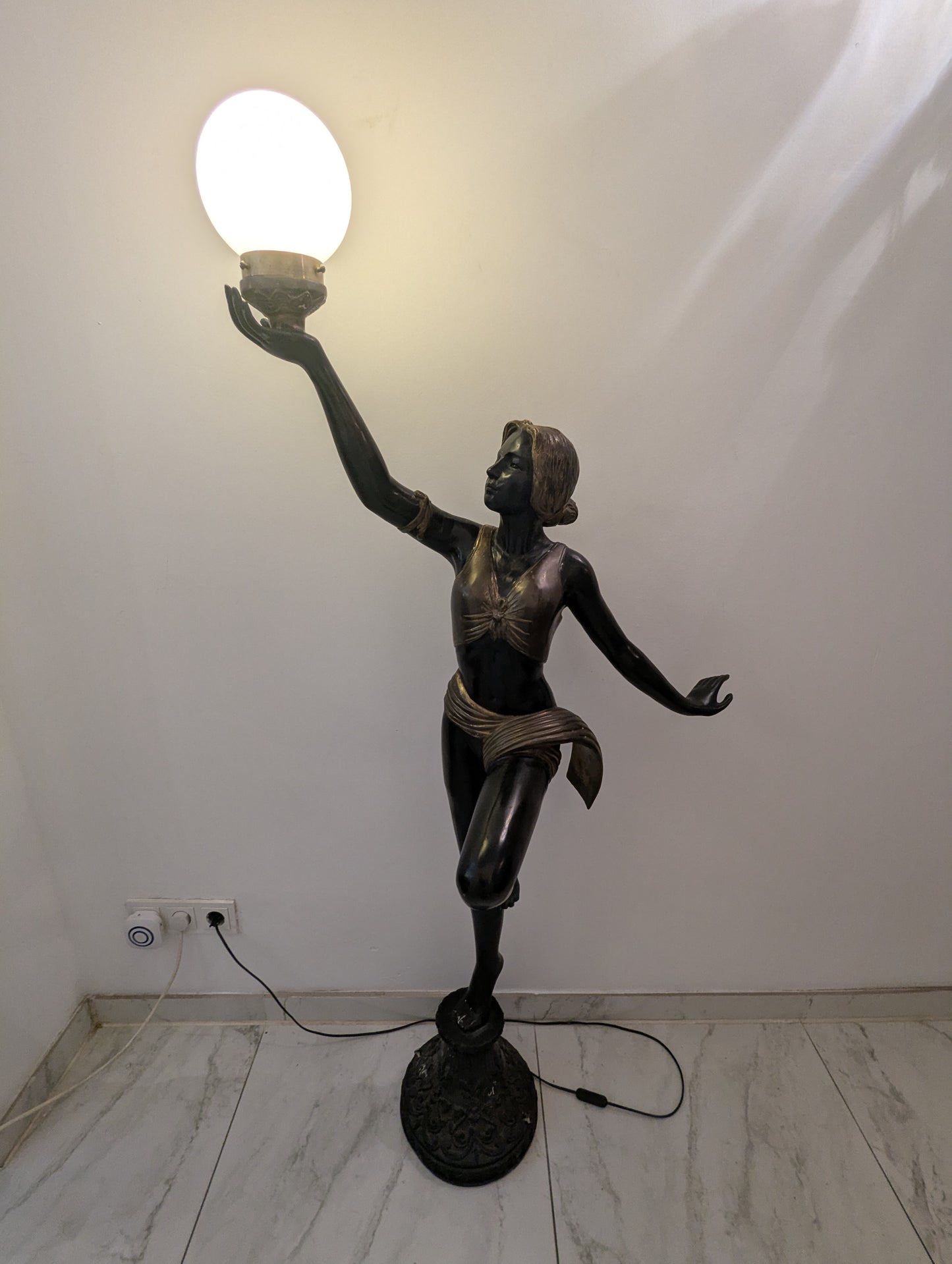Paar Art Deco Bronze Lampen Tänzerinnen Figuren Lebensgroß