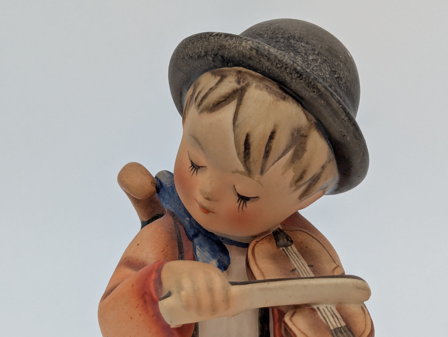 Goebel Hummel Figuren Paar Junge mit Geige und Mädchen mit Korb