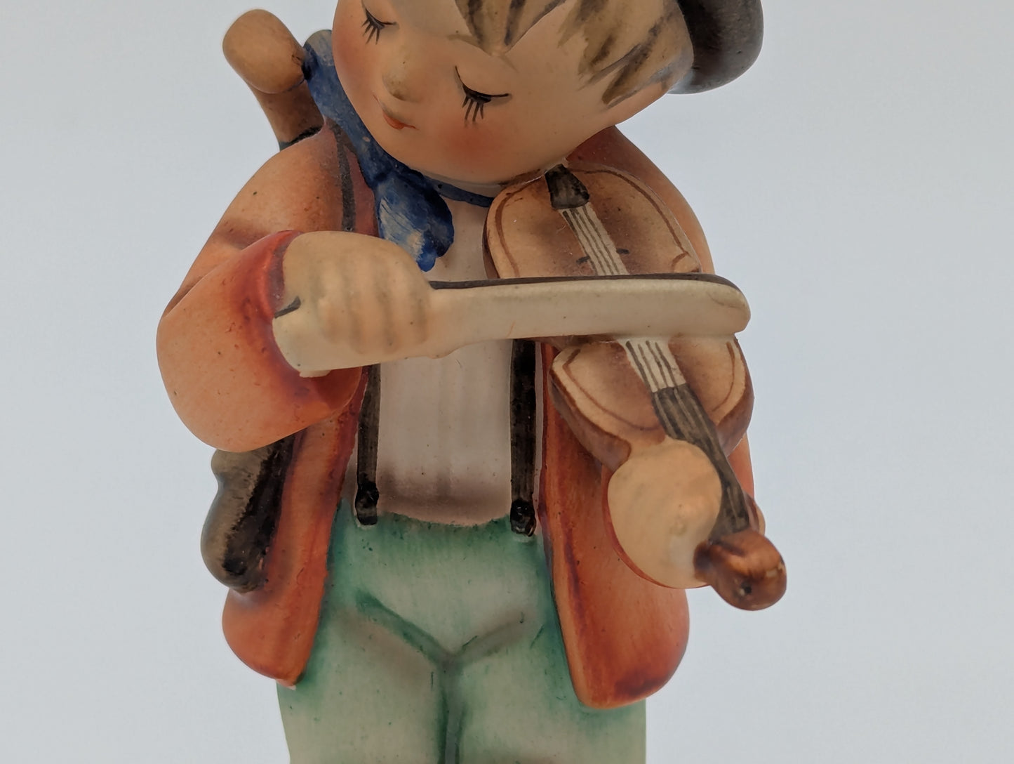 Goebel Hummel Figuren Paar Junge mit Geige und Mädchen mit Korb