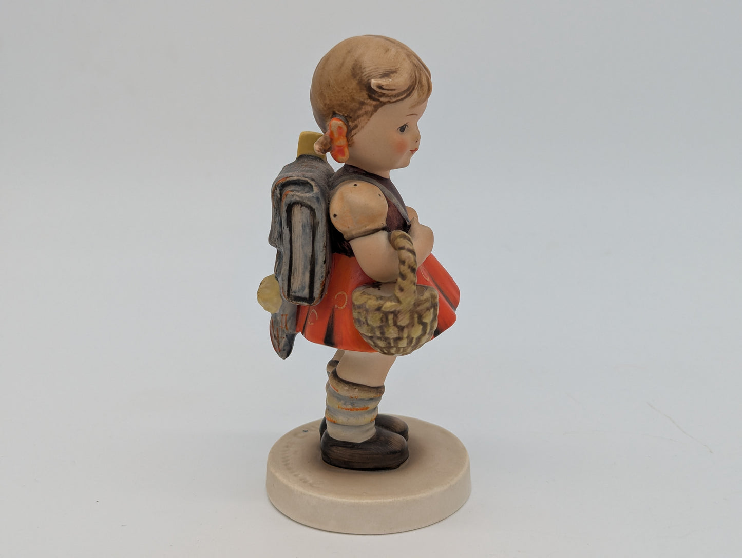 Goebel Hummel Figuren Paar Junge mit Geige und Mädchen mit Korb