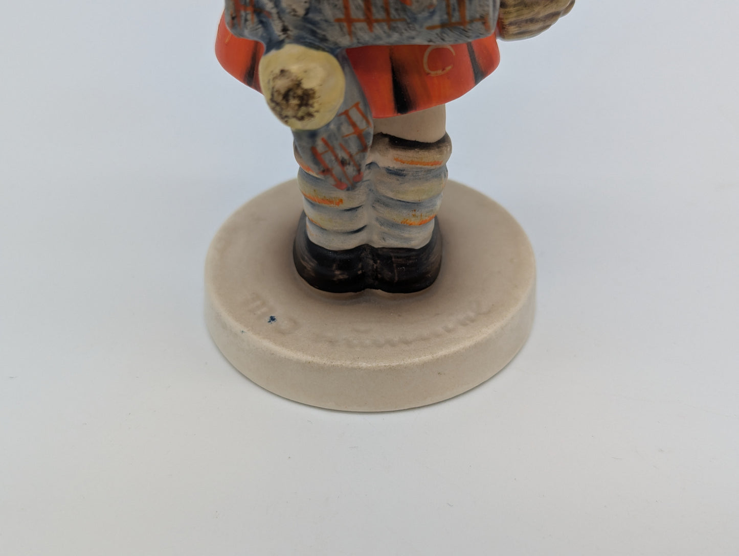 Goebel Hummel Figuren Paar Junge mit Geige und Mädchen mit Korb