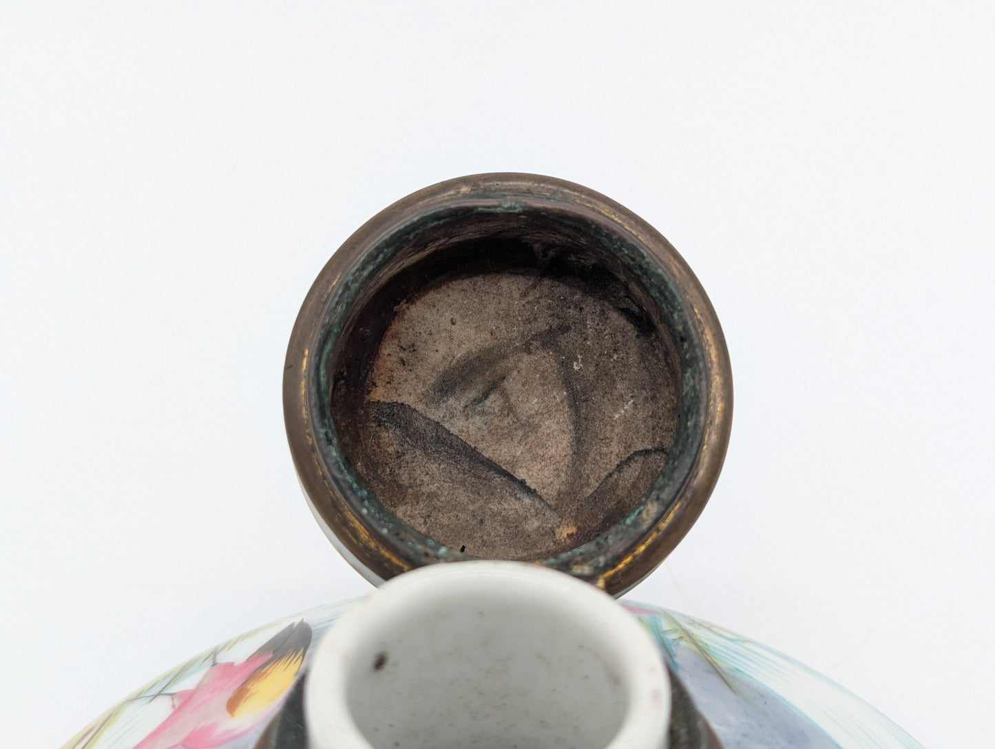 Antikes Tintenfass Handbemalt Emaille Vogelmotiv mit Messingfassung