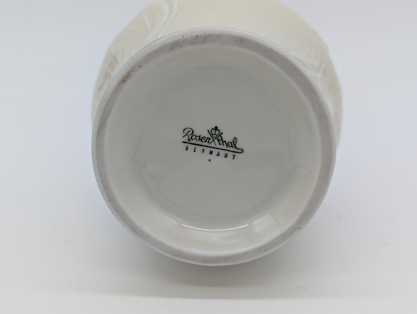 Rosenthal Porzellan Vase Reliefdekor Weiß mit Goldrand und Goldfuß