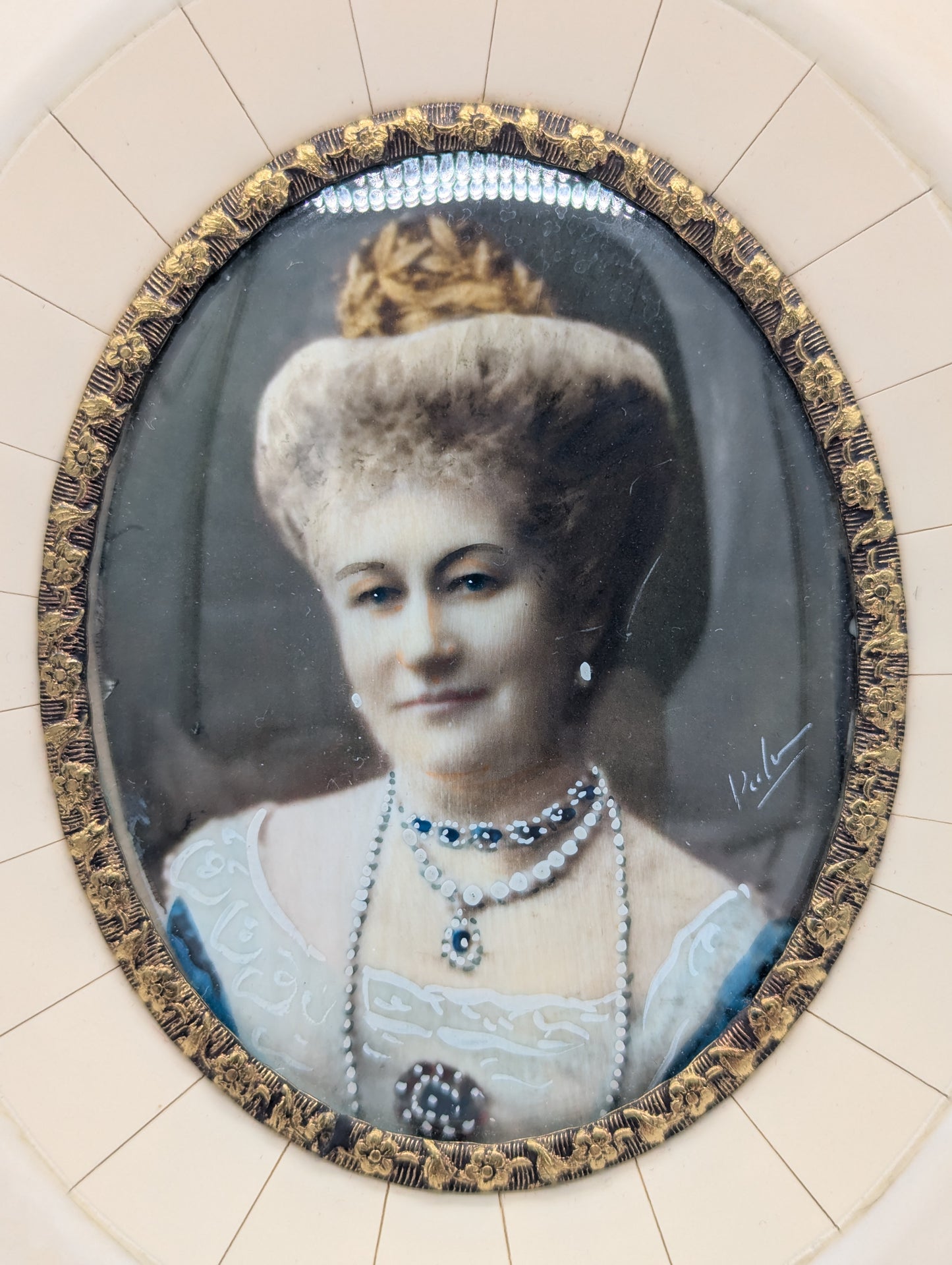 Lupenmalerei Miniaturmalerei Porträt Auguste Viktoria im verzierten Rahmen