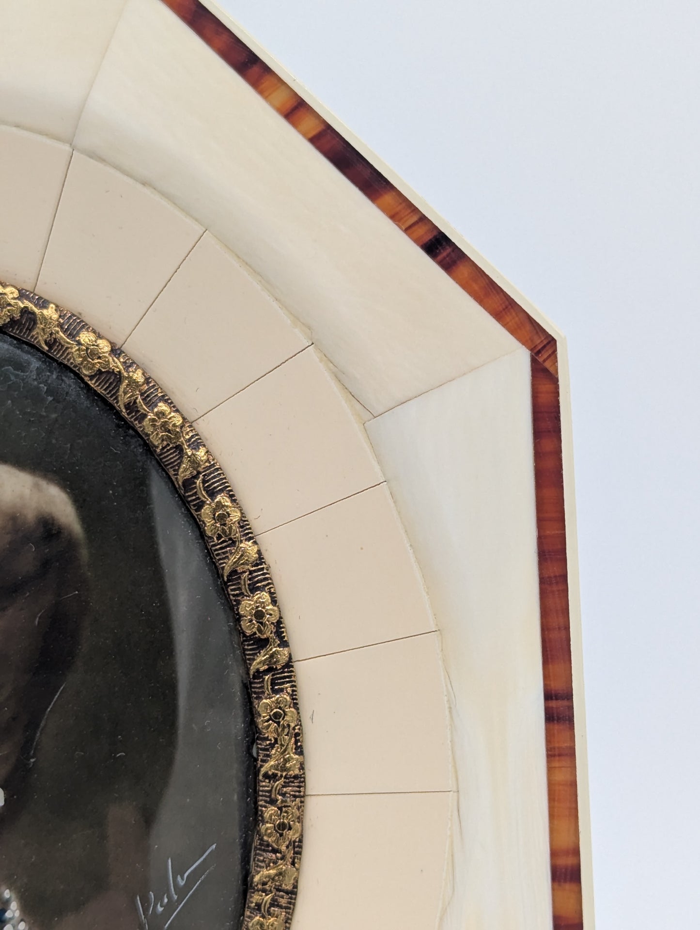 Lupenmalerei Miniaturmalerei Porträt Auguste Viktoria im verzierten Rahmen