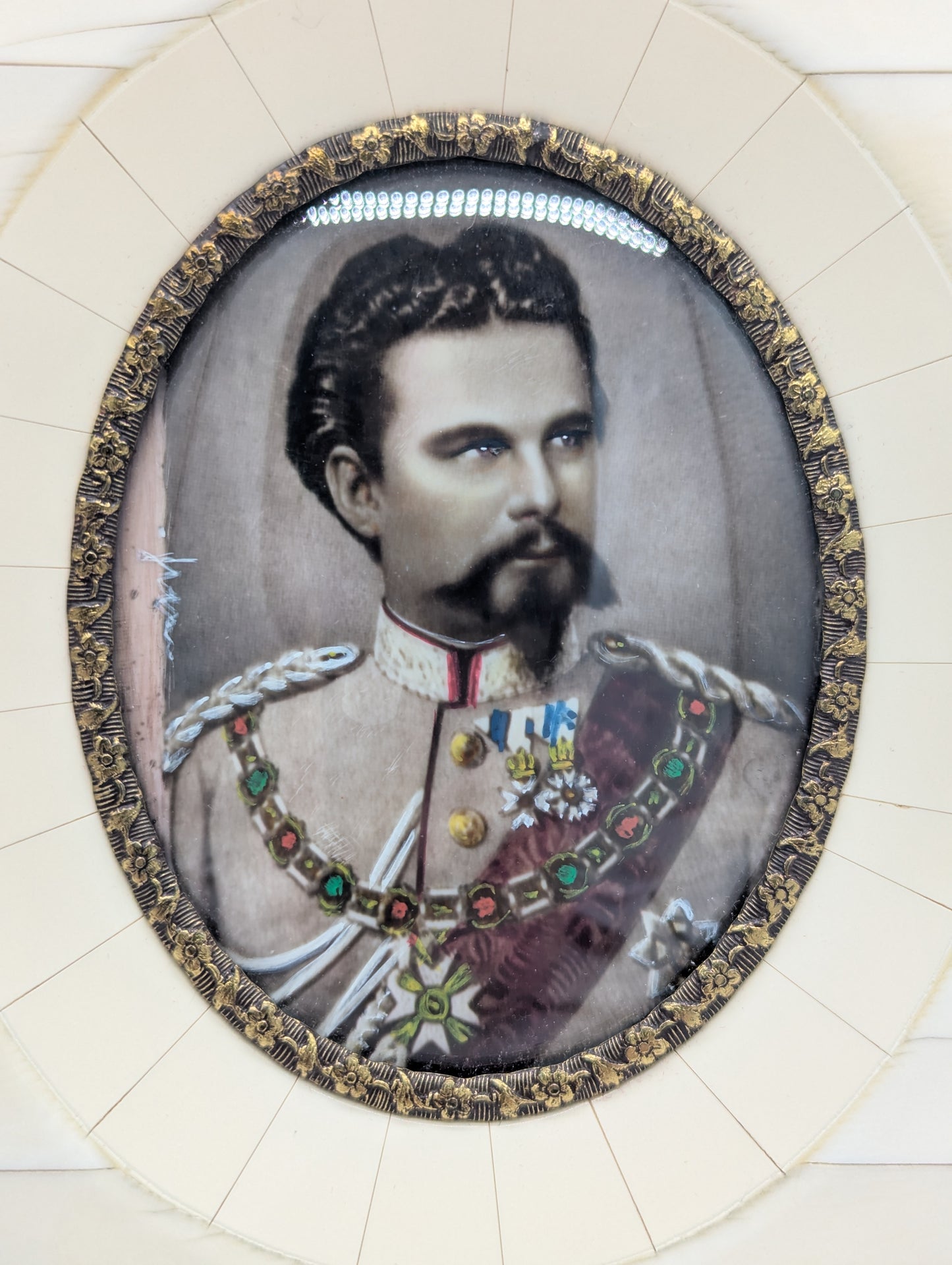 Lupenmalerei Miniaturporträt König Ludwig II. von Bayern im Zierrahmen
