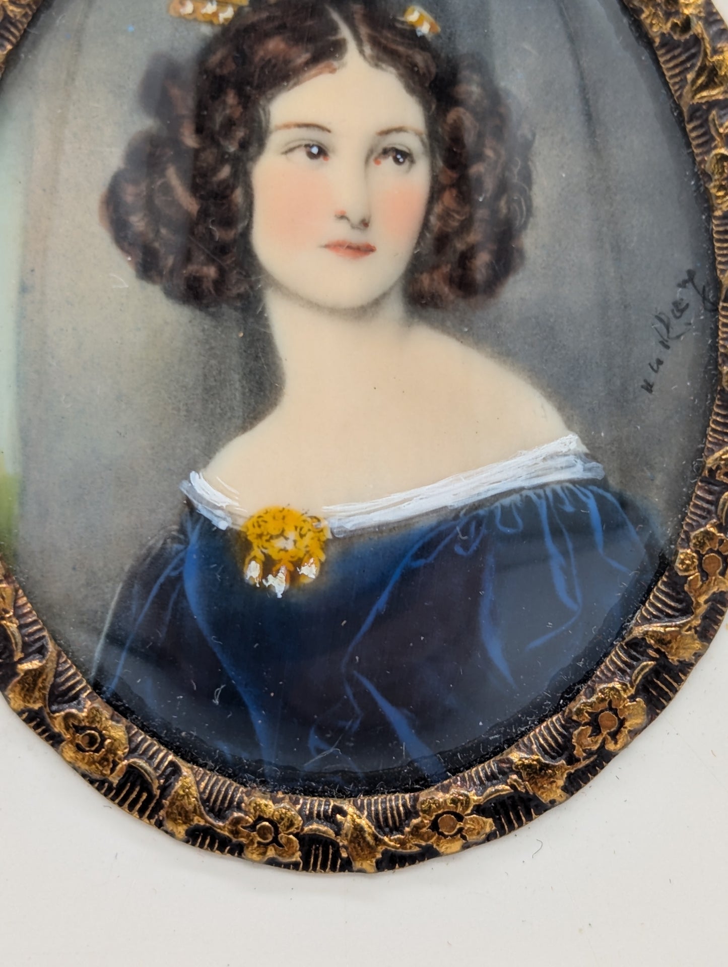 Lupenmalerei Miniaturmalerei Porträt einer Dame im blauen Kleid signiert