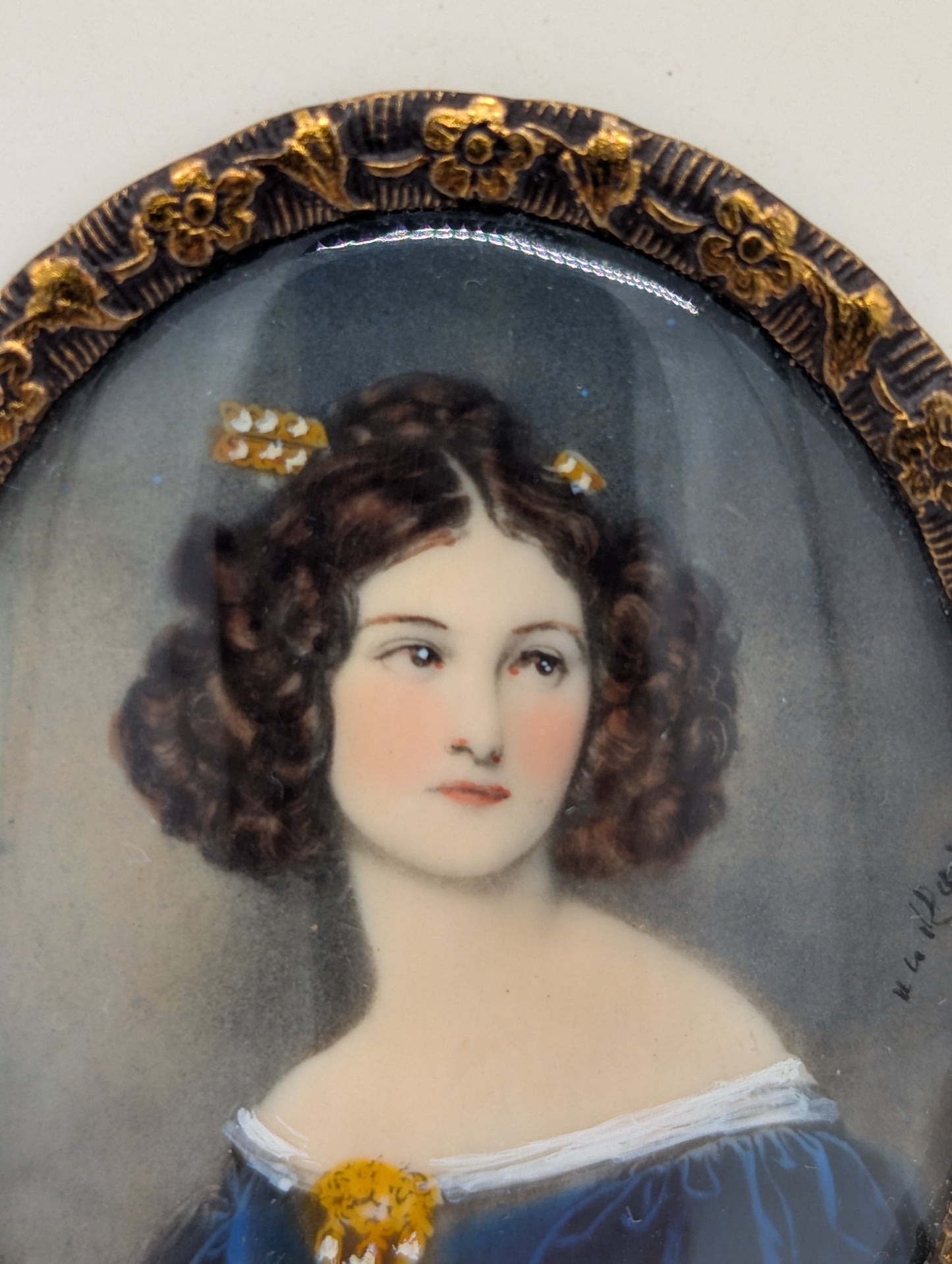 Lupenmalerei Miniaturmalerei Porträt einer Dame im blauen Kleid signiert