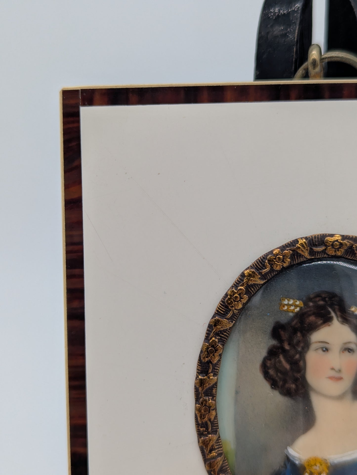 Lupenmalerei Miniaturmalerei Porträt einer Dame im blauen Kleid signiert