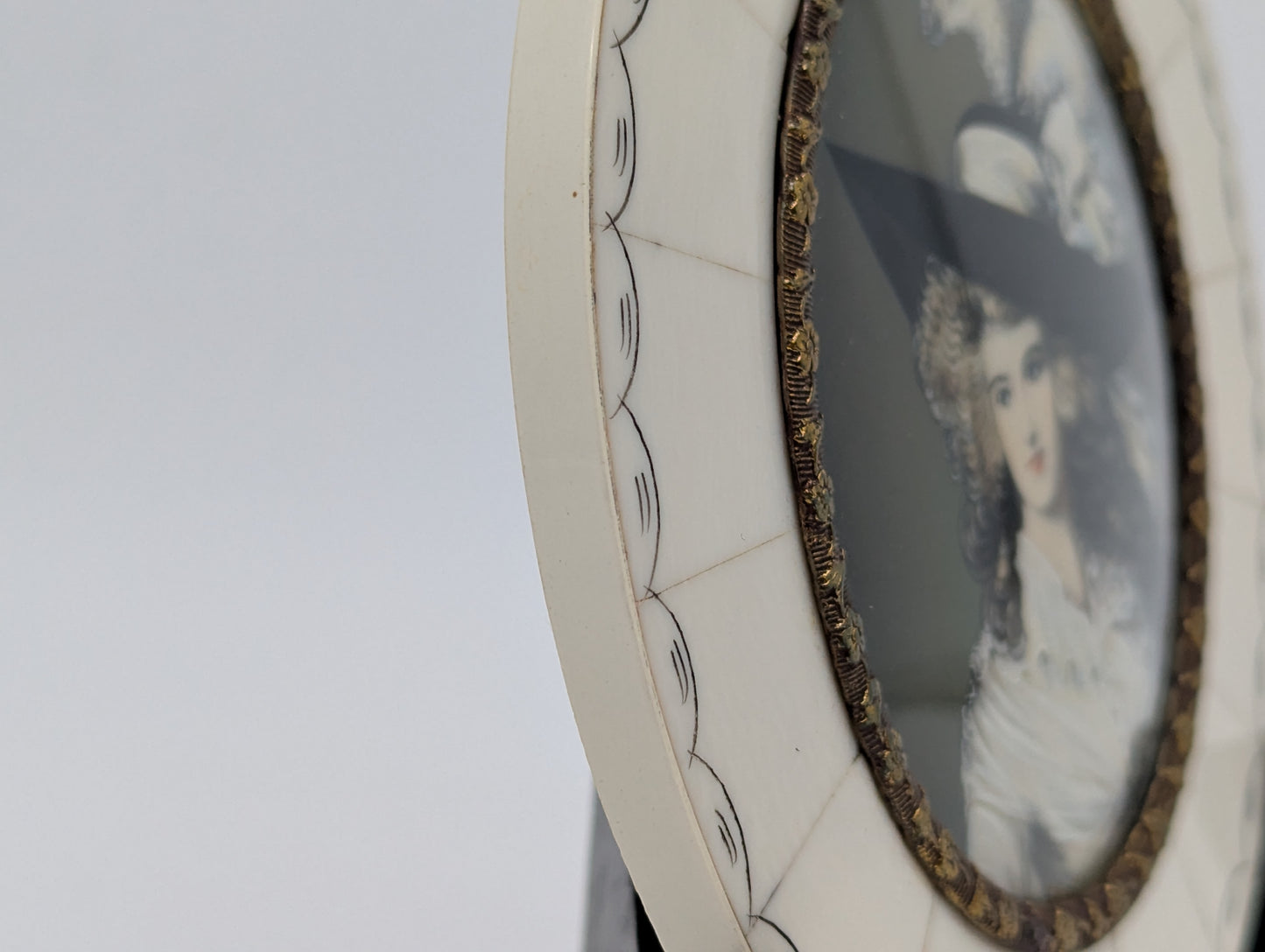 Lupenmalerei Herzogin von Devonshire Porträt Miniatur im ovalen Rahmen