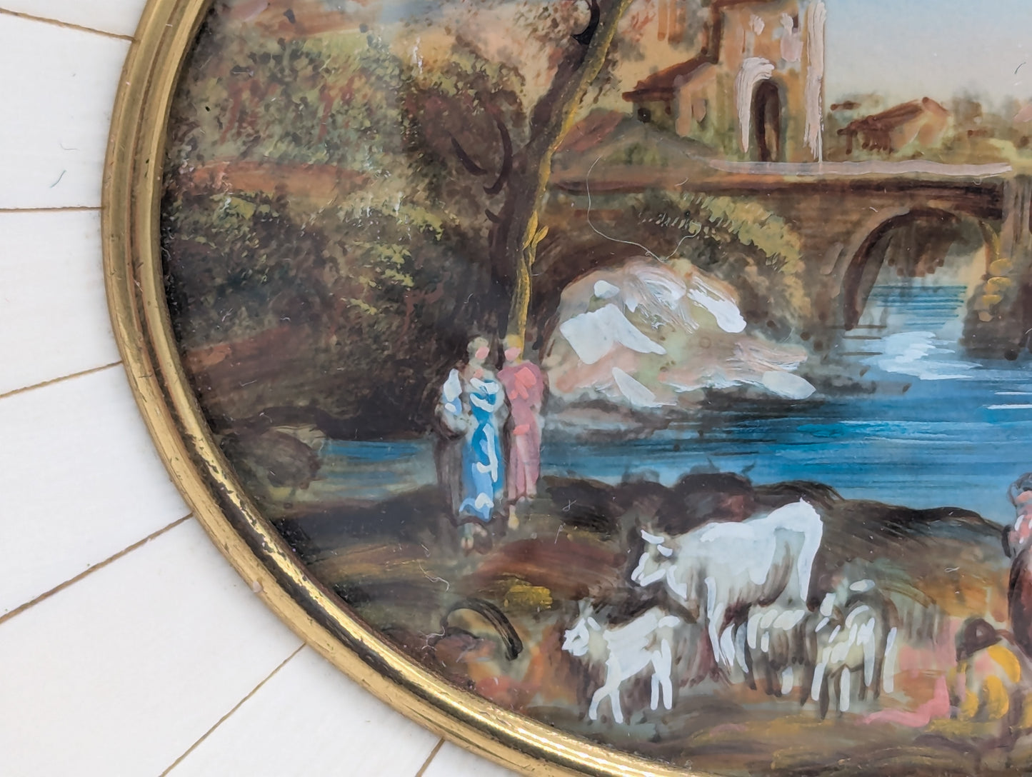 Lupenmalerei Italienische Flusslandschaft mit Figuren Miniatur im Rahmen