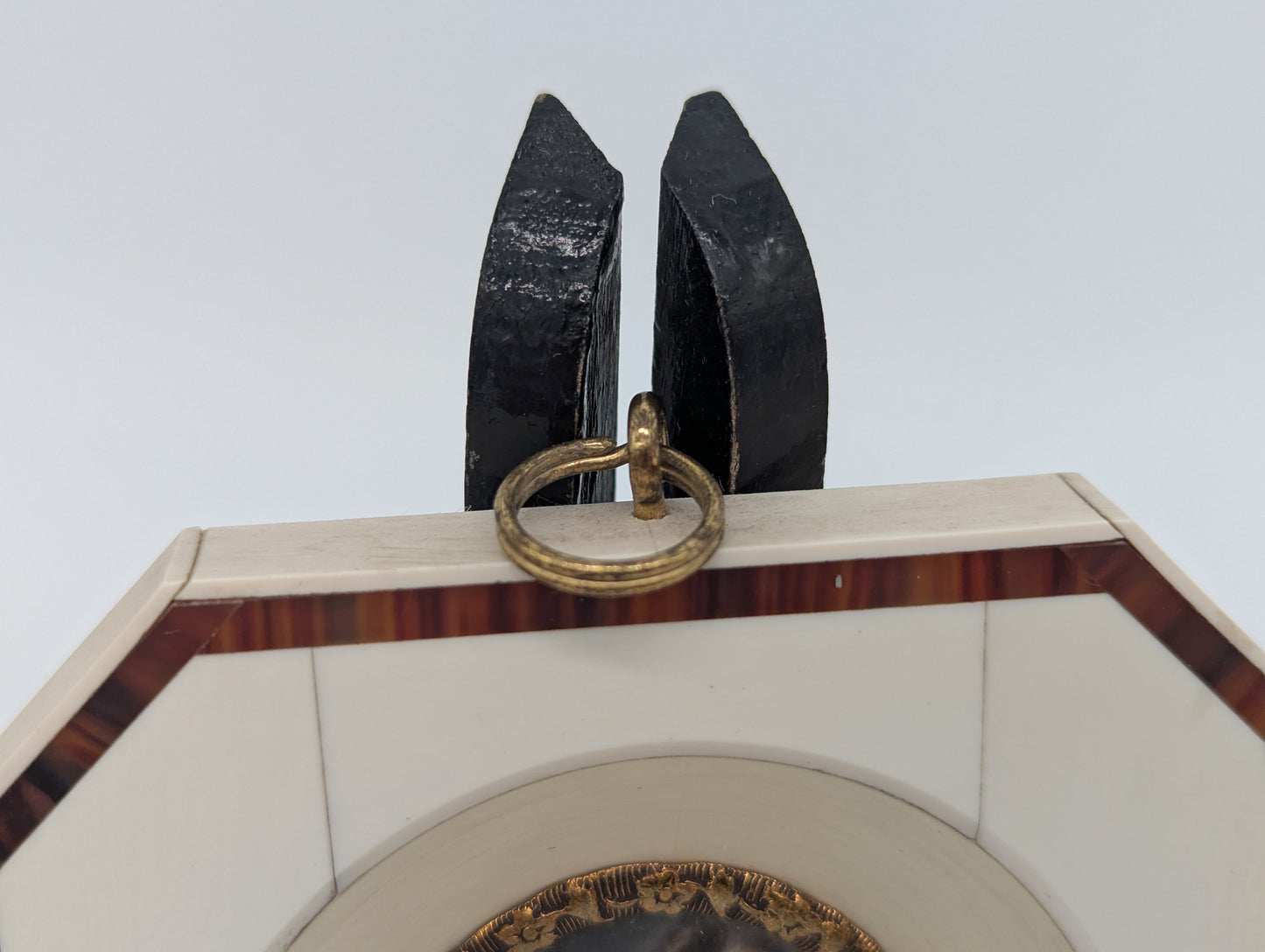 Lupenmalerei Freifrau von Lineden feine Porträt Miniatur im Rahmen Bild