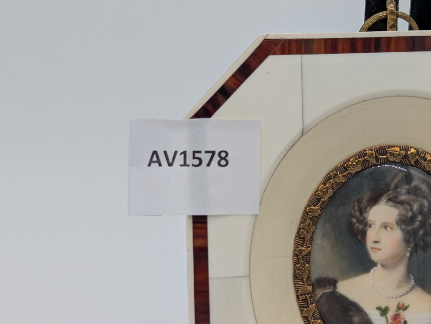 Lupenmalerei Freifrau von Lineden feine Porträt Miniatur im Rahmen Bild