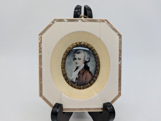 Lupenmalerei junger Mann im roten Gehrock feine Porträt Miniatur im Rahmen