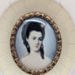 Lupenmalerei Dame mit Perlenohrringen feine Porträt Miniatur im Rahmen Bild