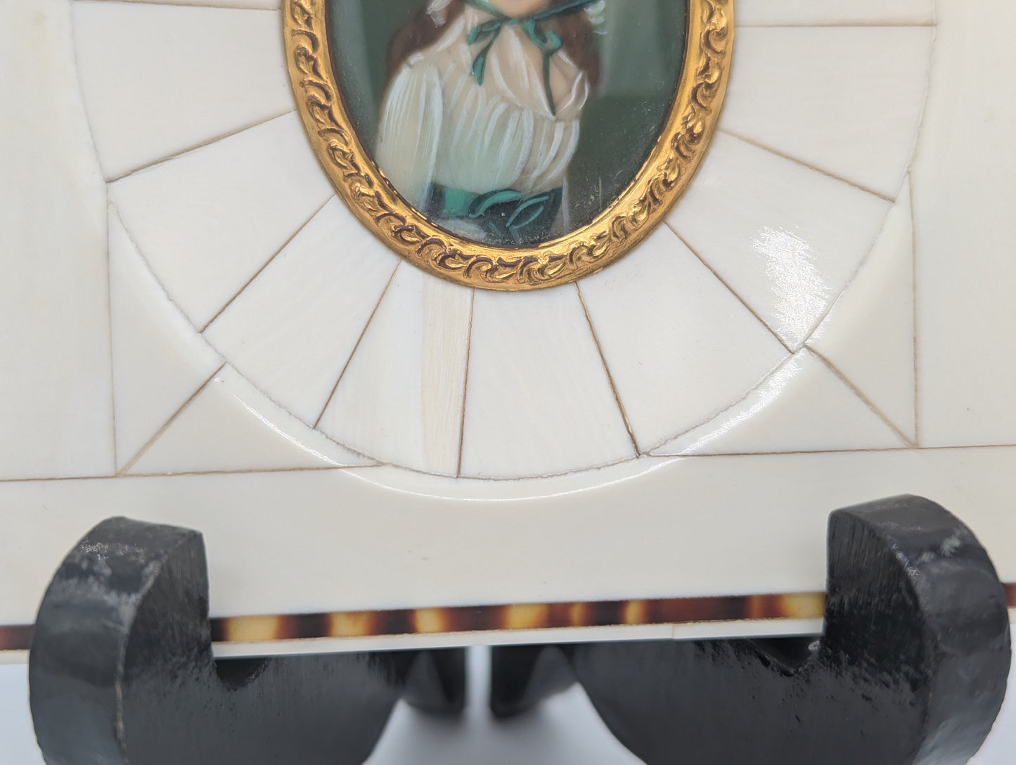 Lupenmalerei Madame Seriziat feine Porträt Miniatur im Rahmen Bild