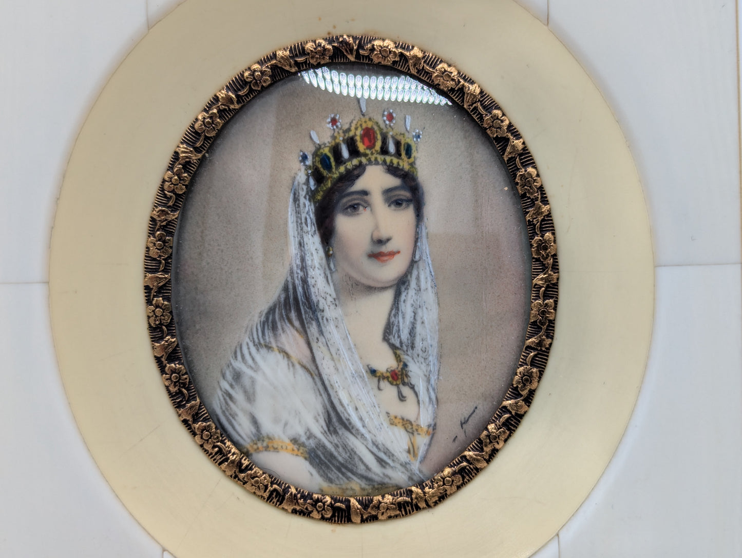 Lupenmalerei Josephine mit Krone feine Porträt Miniatur im Rahmen Bild