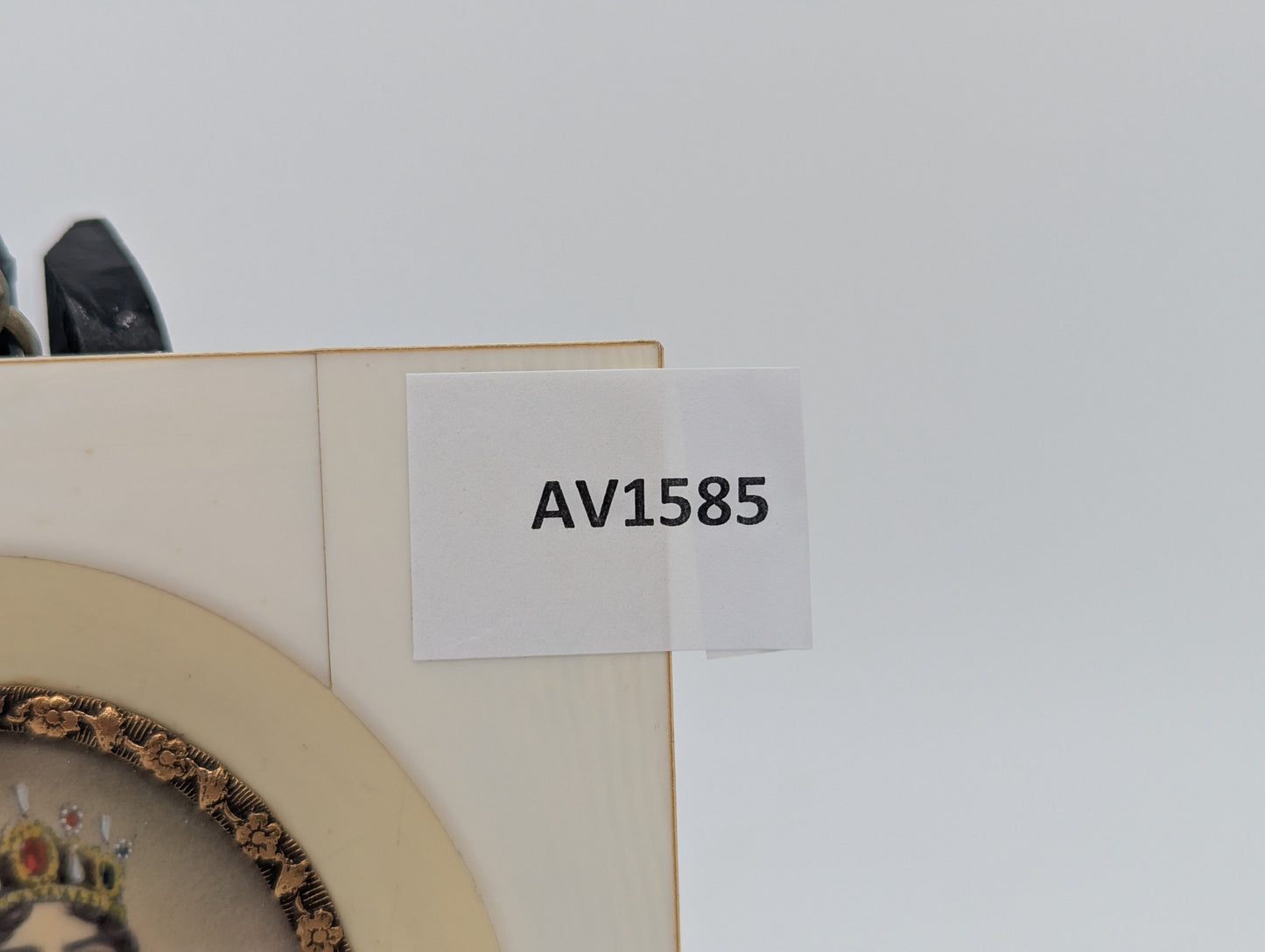 Lupenmalerei Josephine mit Krone feine Porträt Miniatur im Rahmen Bild