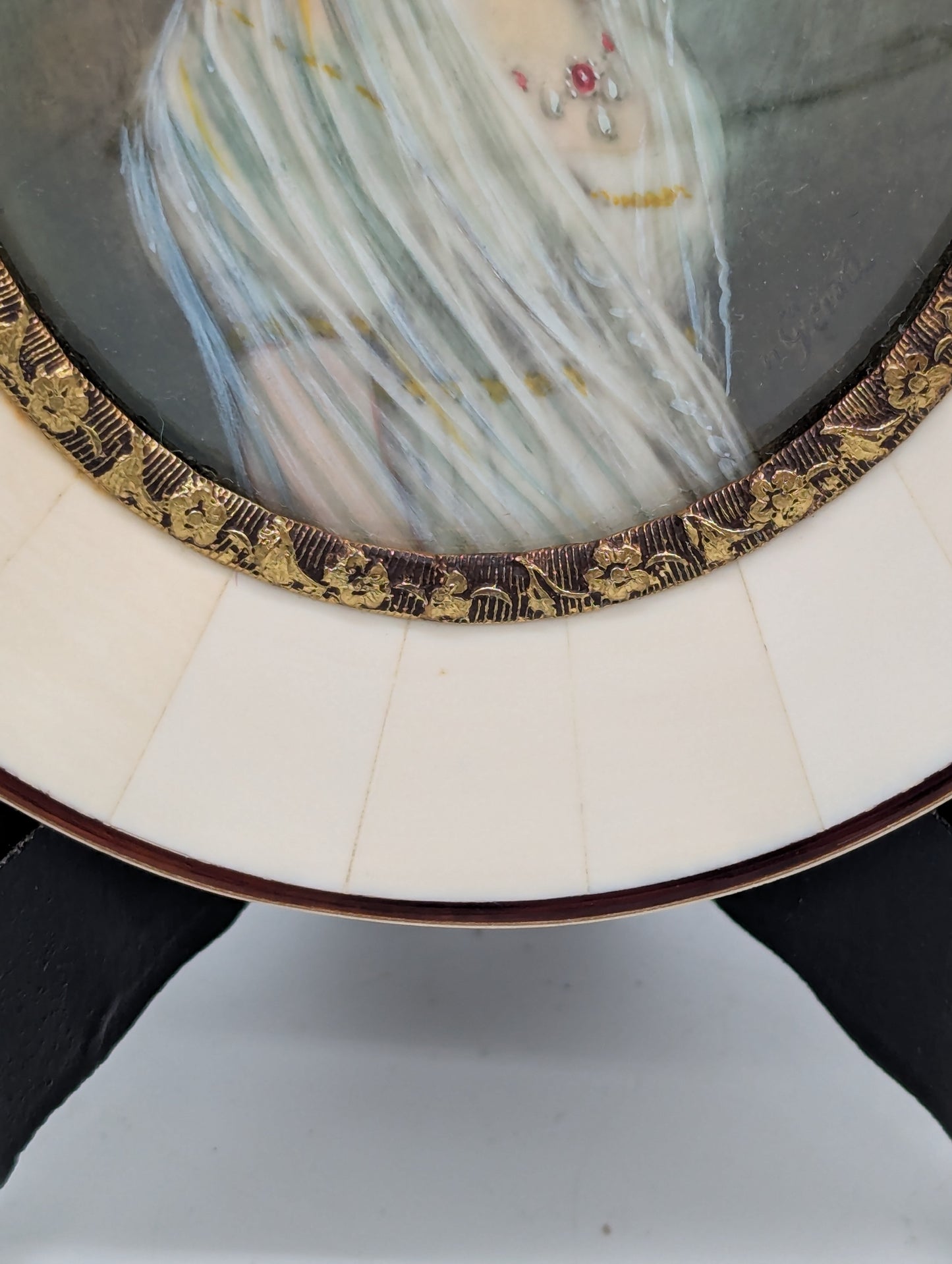 Lupenmalerei Miniaturmalerei Adlige Dame feine Porträt Miniatur im Rahmen