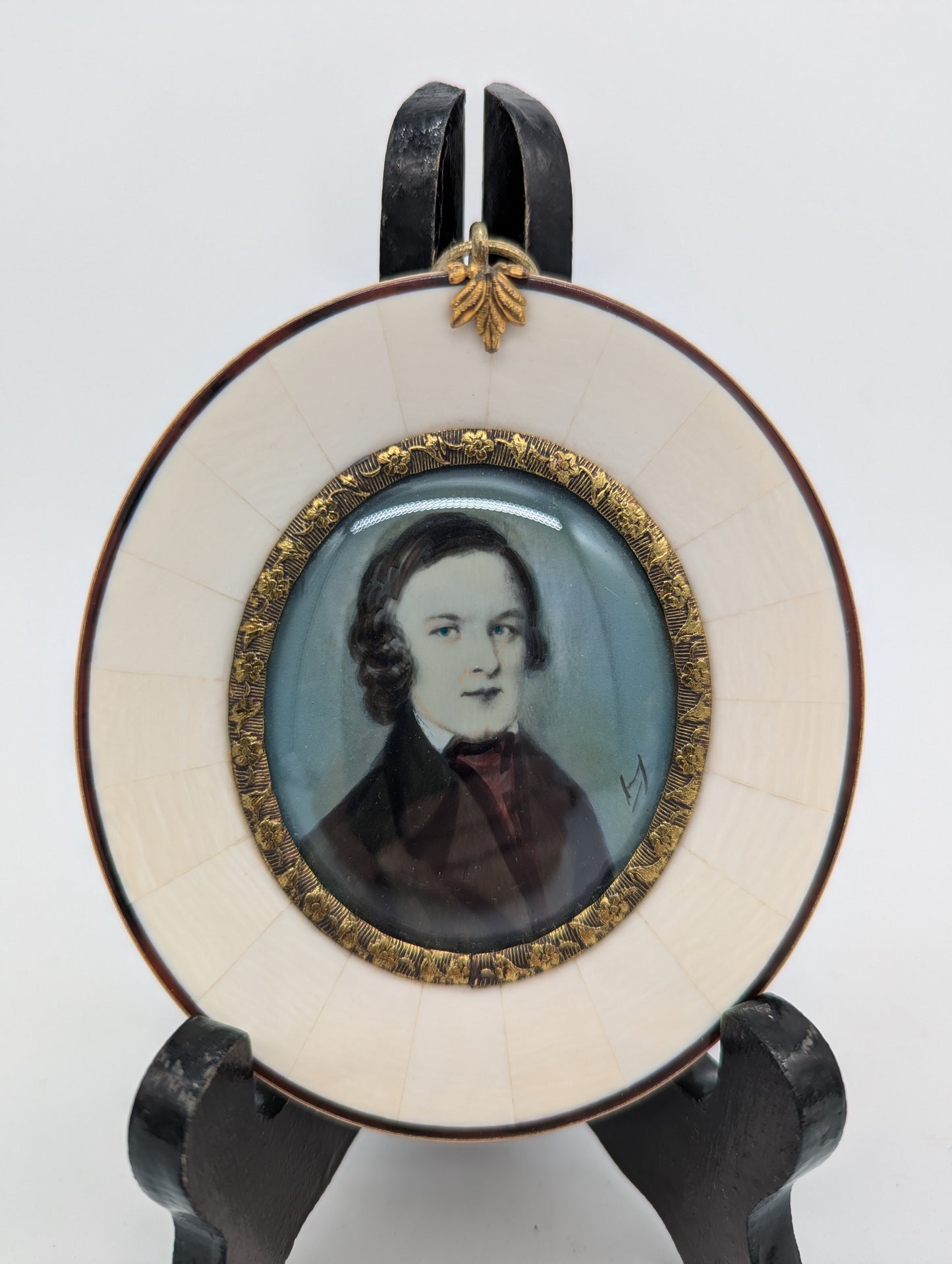 Lupenmalerei Junger Gentleman feines klassisches Porträt im Rahmen