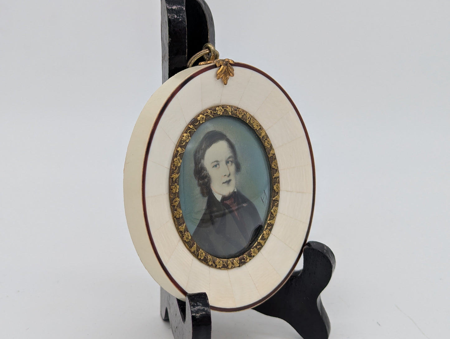 Lupenmalerei Junger Gentleman feines klassisches Porträt im Rahmen