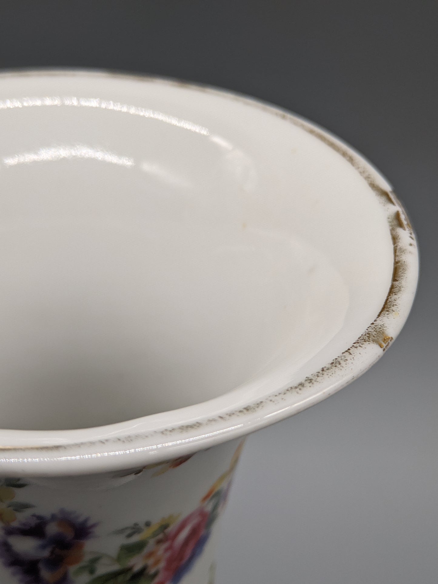 Antike Beyer und Bock Porzellan Vase Florales Dekor mit Goldrand