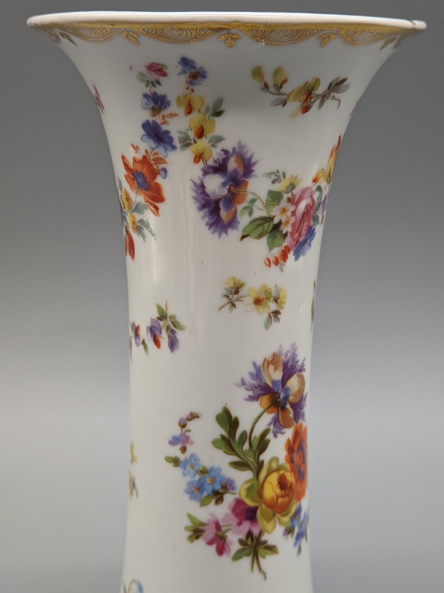 Antike Beyer und Bock Porzellan Vase Florales Dekor mit Goldrand