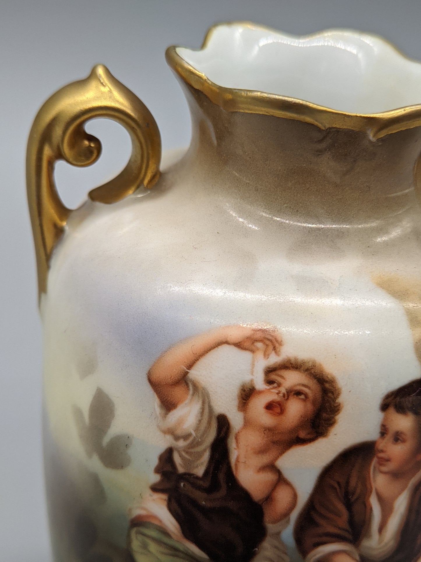 Antike RS Suhl Prunk Vase Klassisches Motiv mit Goldstaffierung