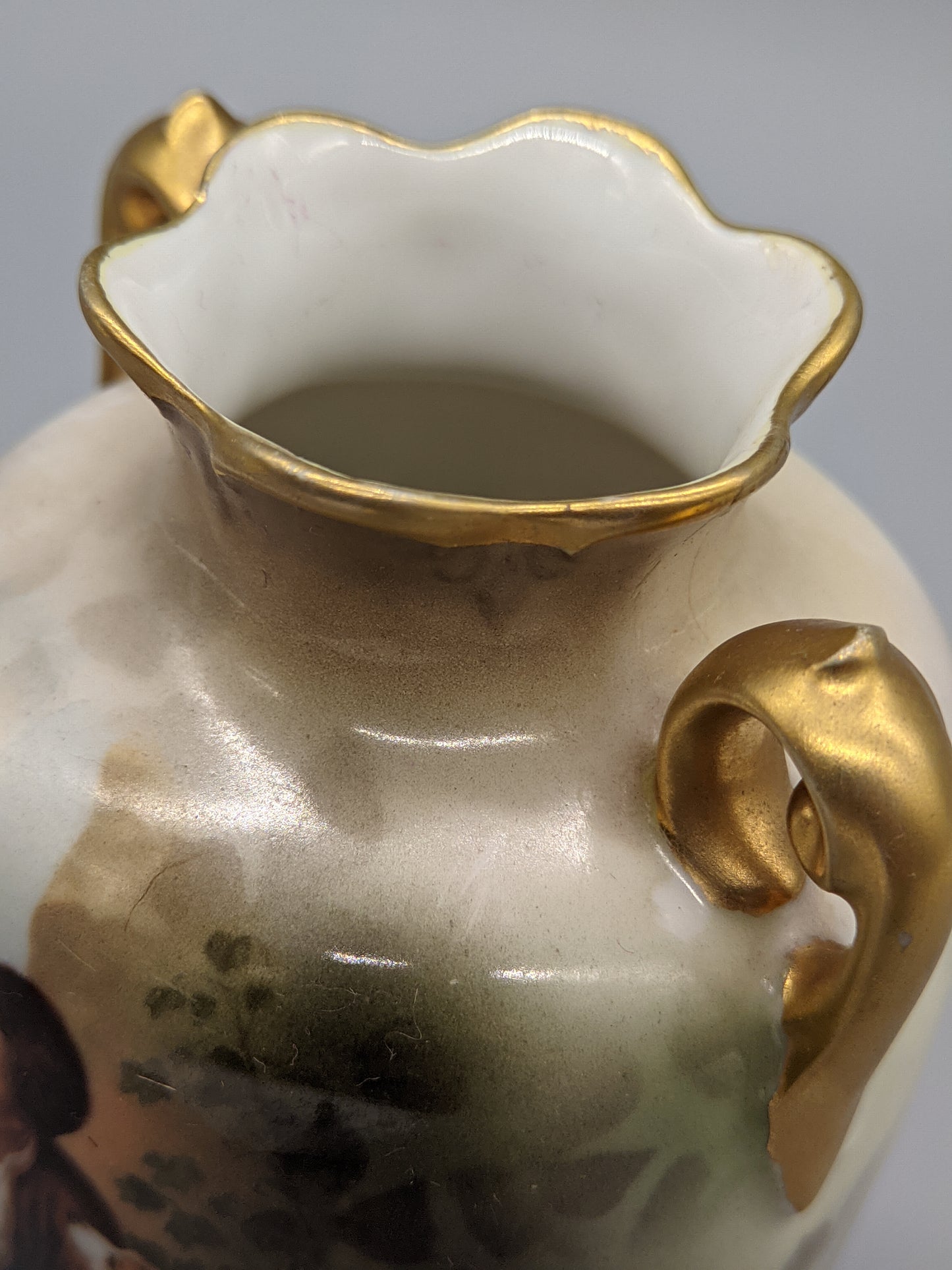 Antike RS Suhl Prunk Vase Klassisches Motiv mit Goldstaffierung