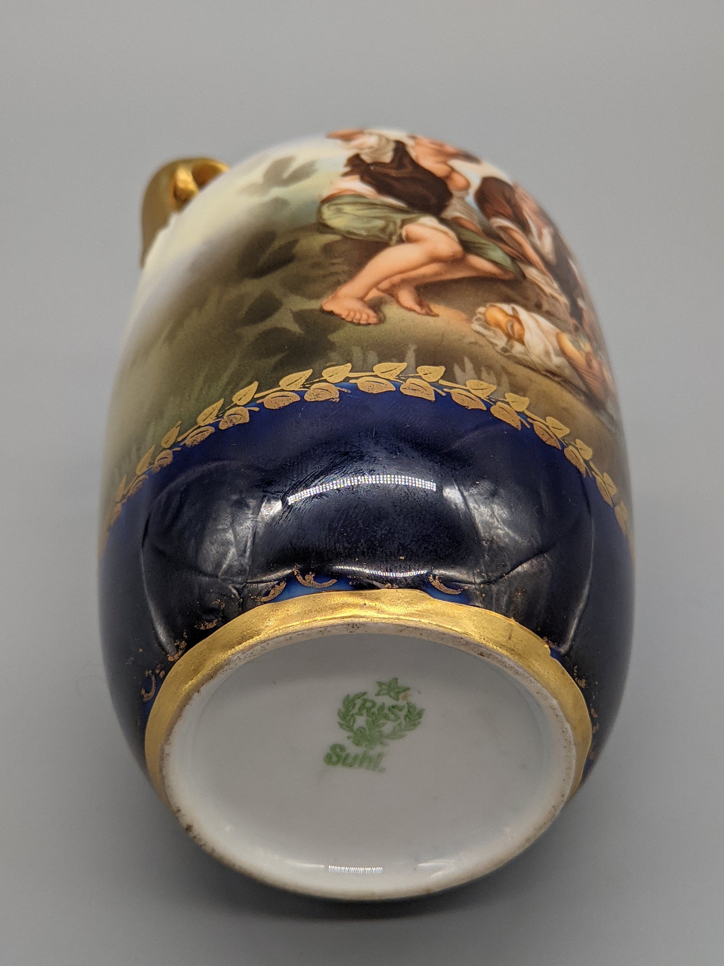 Antike RS Suhl Prunk Vase Klassisches Motiv mit Goldstaffierung