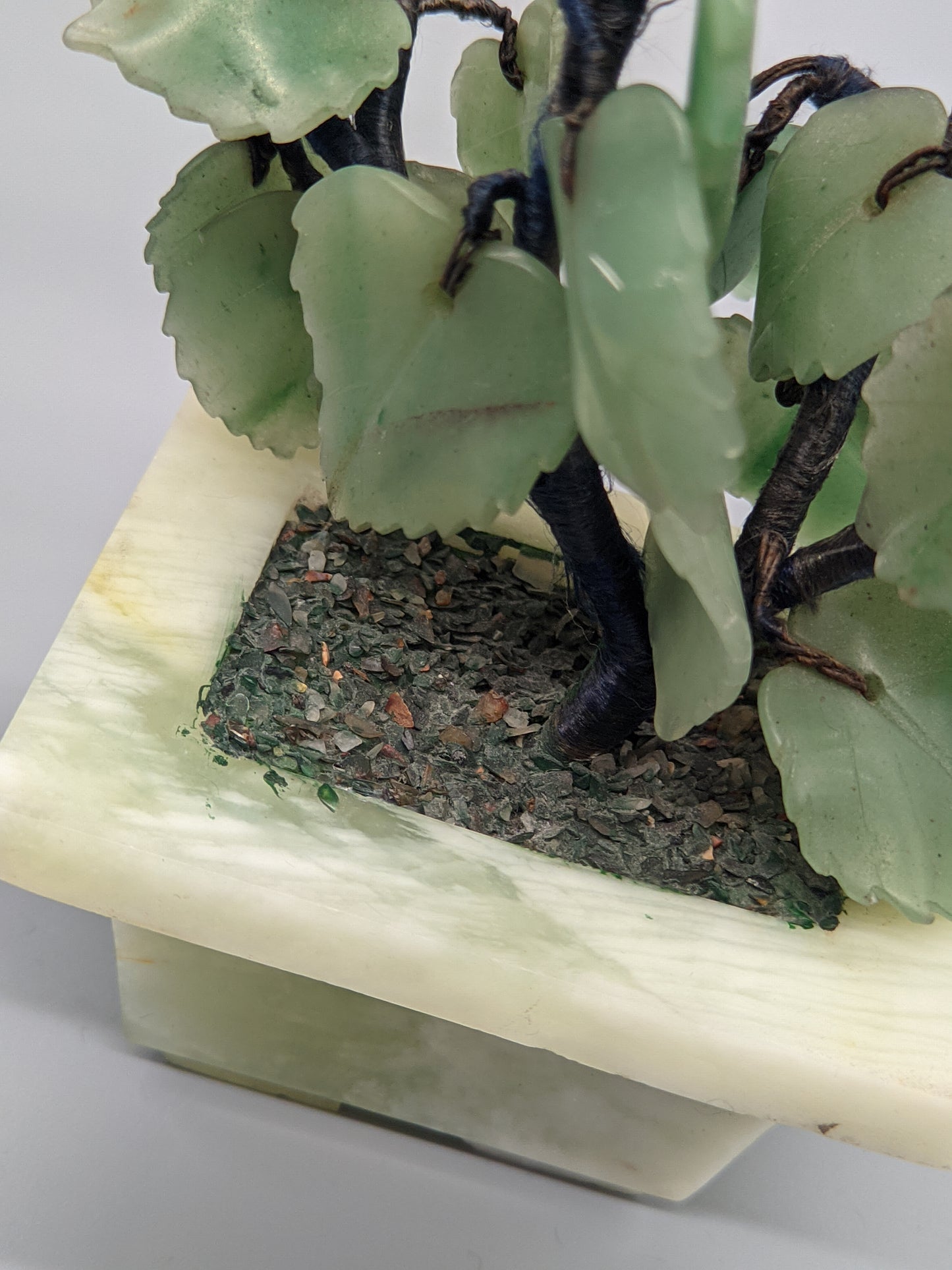 Asiatischer Edelstein Bonsai Baum Kunstvoller Jade und Karneol Dekobaum