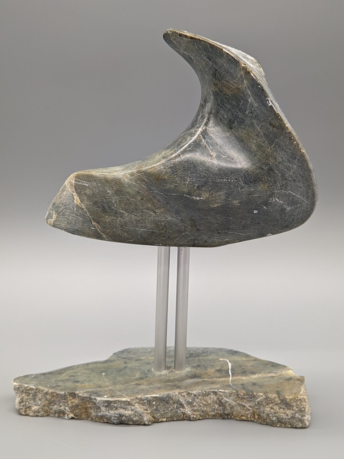 Abstrakte Inuit Speckstein Skulptur Kunstvolles Design aus Kanada