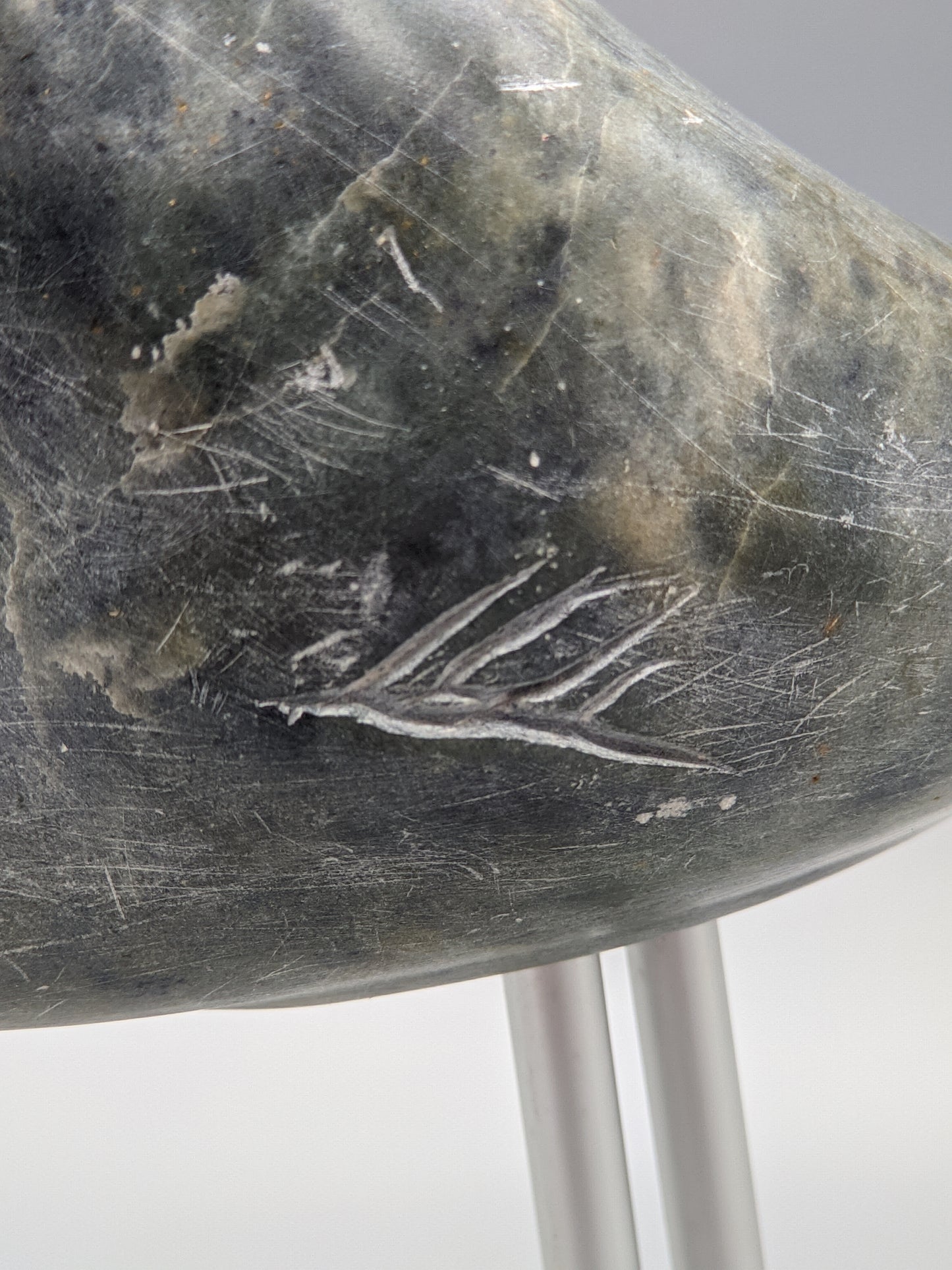 Abstrakte Inuit Speckstein Skulptur Kunstvolles Design aus Kanada