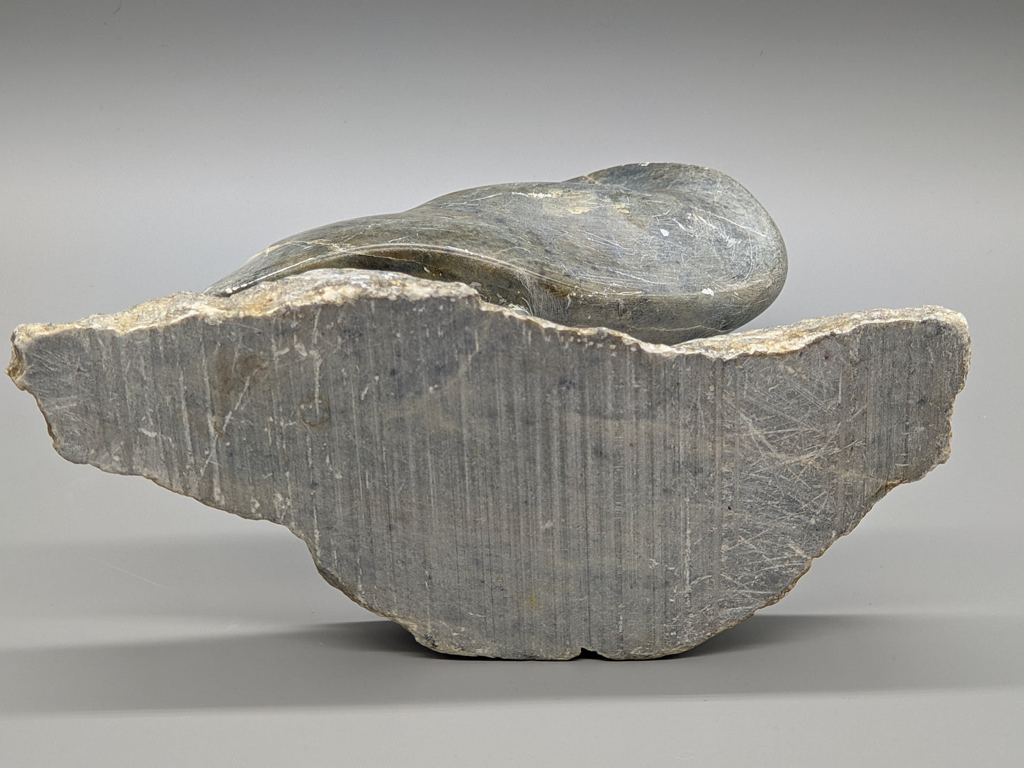 Abstrakte Inuit Speckstein Skulptur Kunstvolles Design aus Kanada
