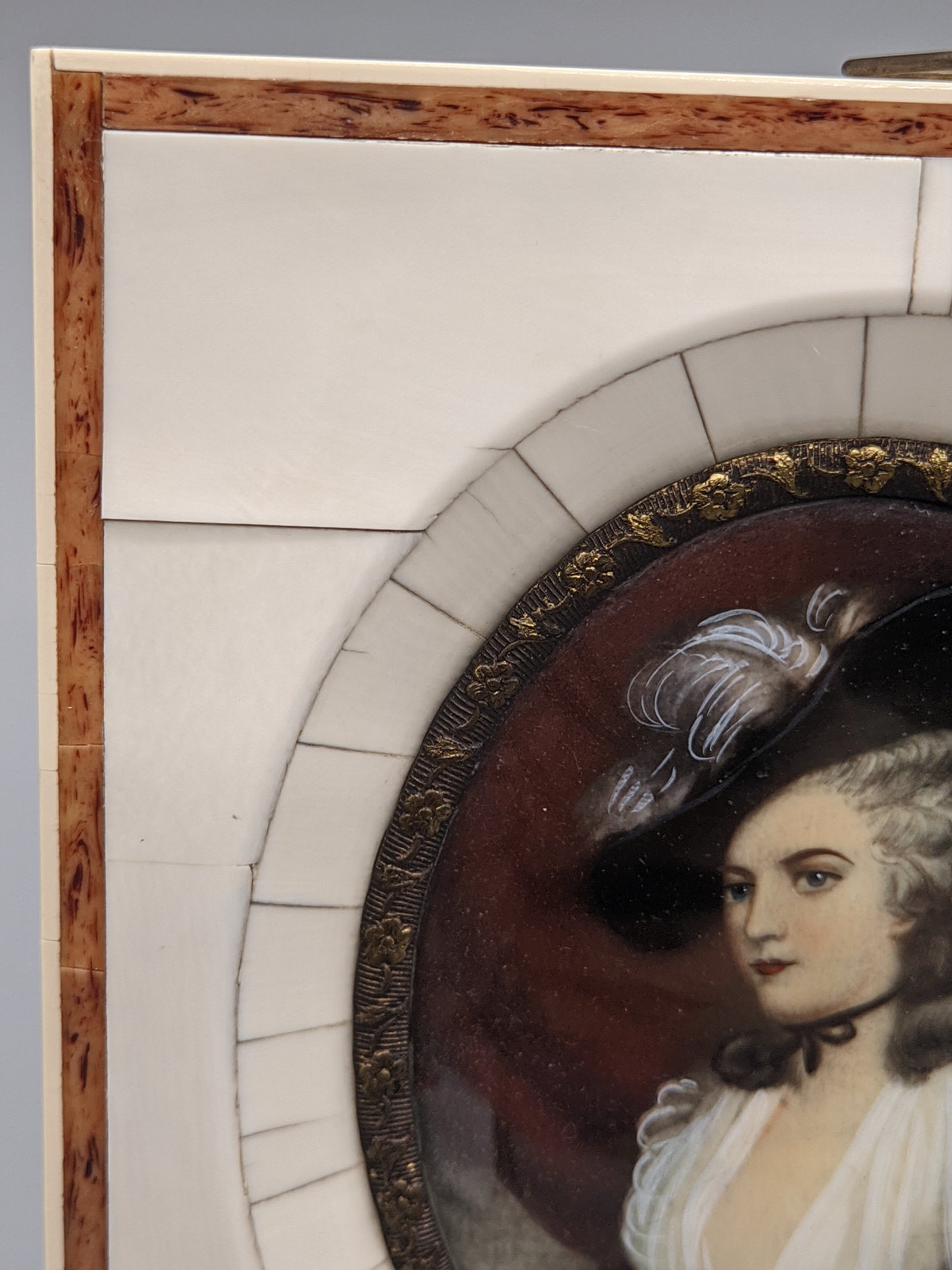 Antikes Miniaturporträt einer edlen Dame Elegantes Kunstwerk