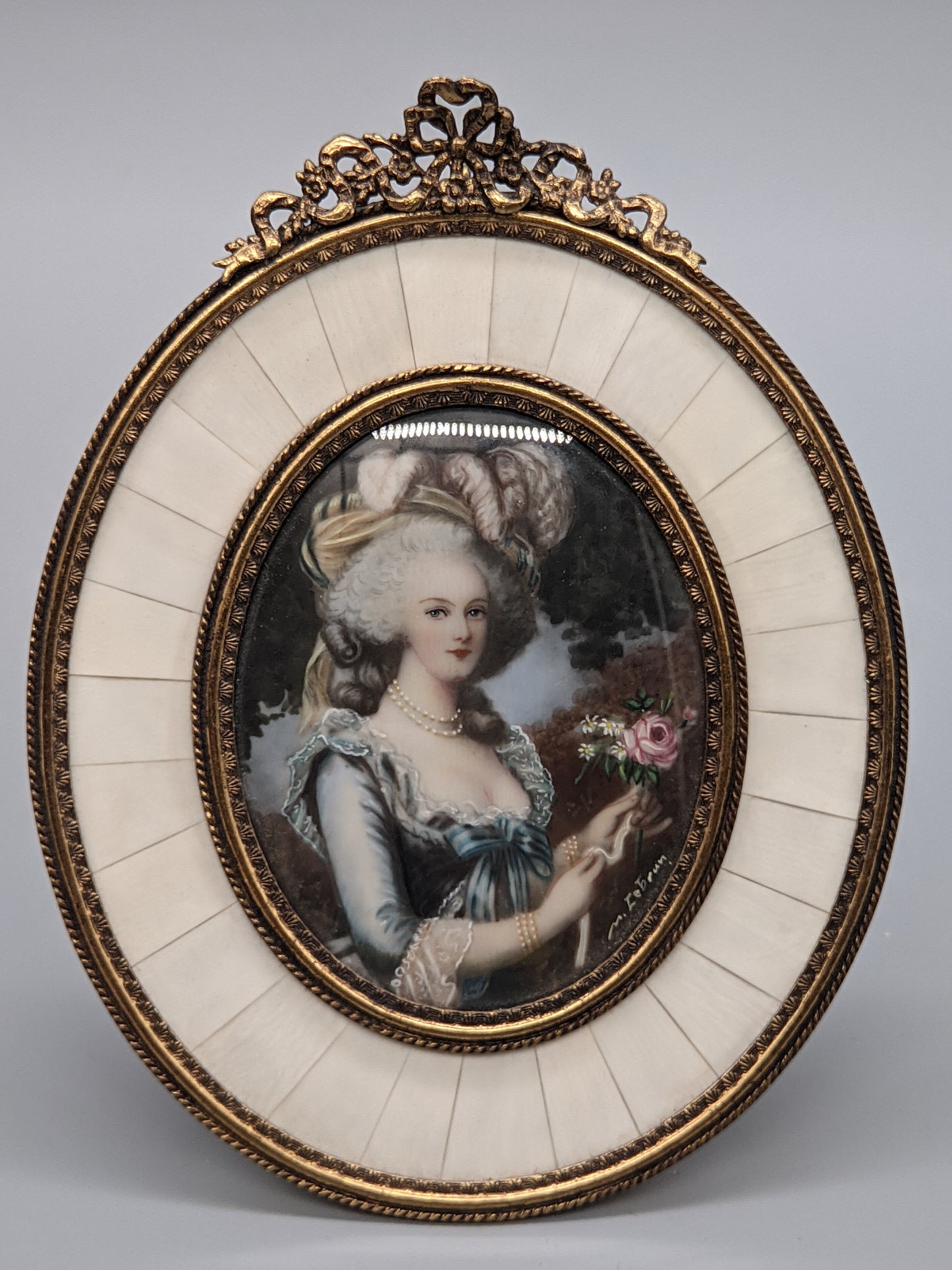 M. Lebrun (XIX) Bildnis einer edlen Dame mit Rose Miniaturgemälde