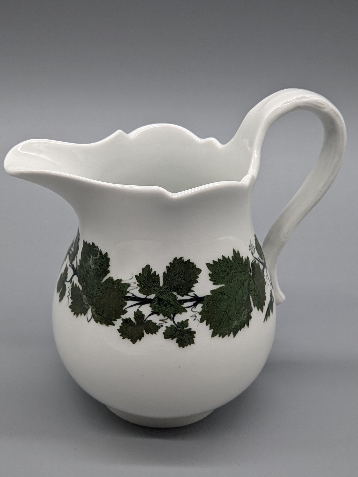 Meissen Sahnegießer Weinlaub Edles Porzellan im klassischen Dekor