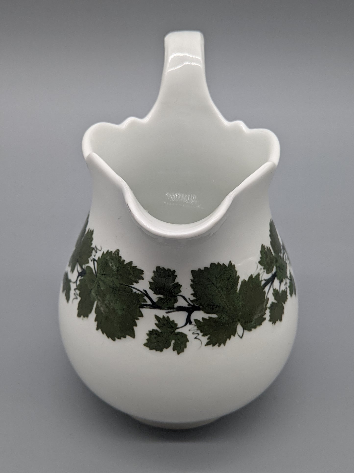 Meissen Sahnegießer Weinlaub Edles Porzellan im klassischen Dekor