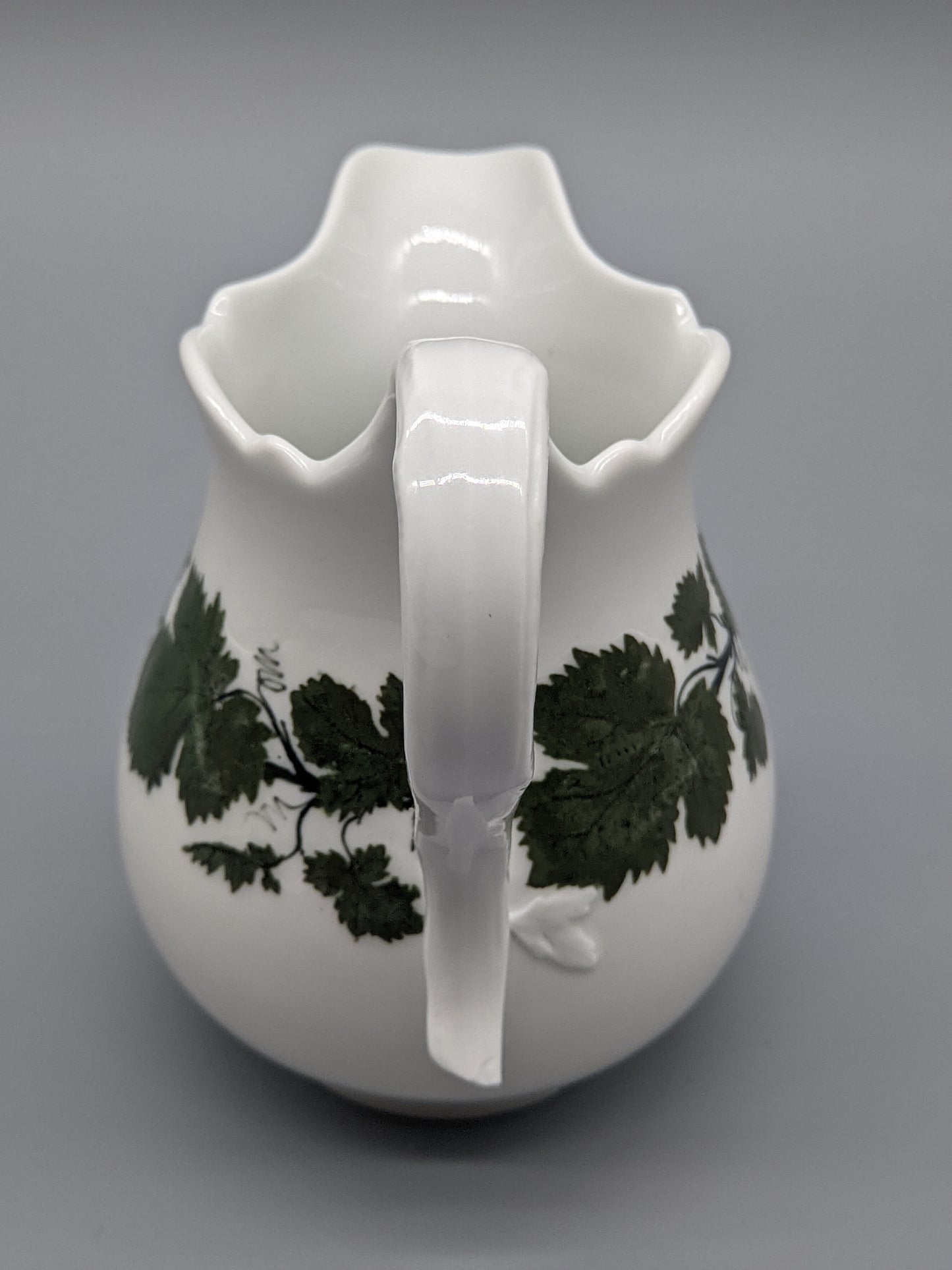 Meissen Sahnegießer Weinlaub Edles Porzellan im klassischen Dekor