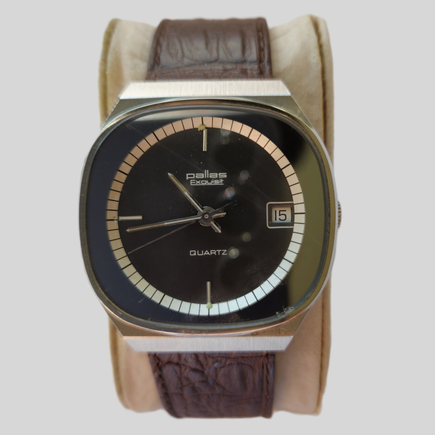 Pallas Exquisit – Klassische Eleganz mit Datumsanzeige