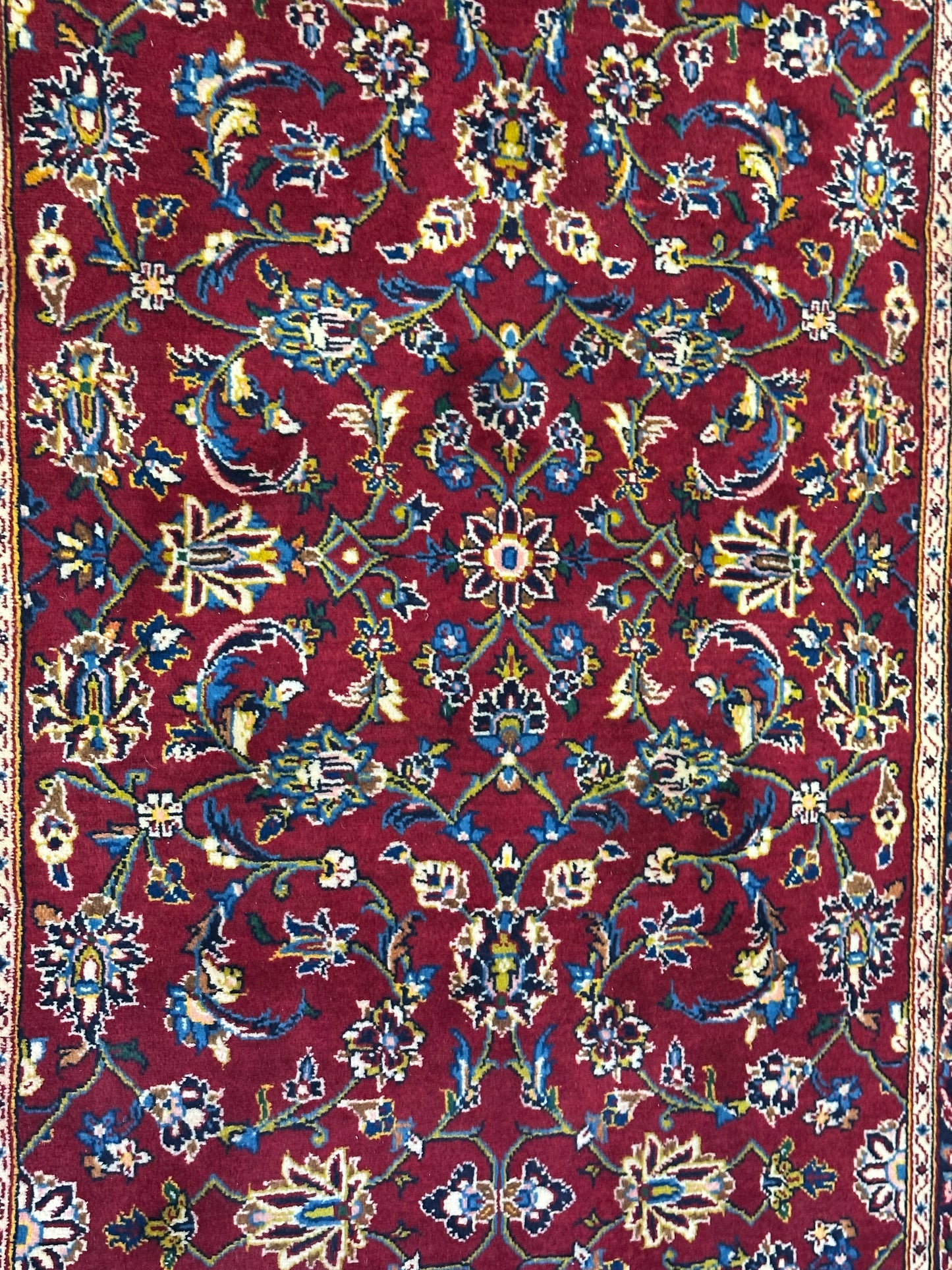 Keschan Läufer Schurwolle Rot mit floralem Rankenmuster